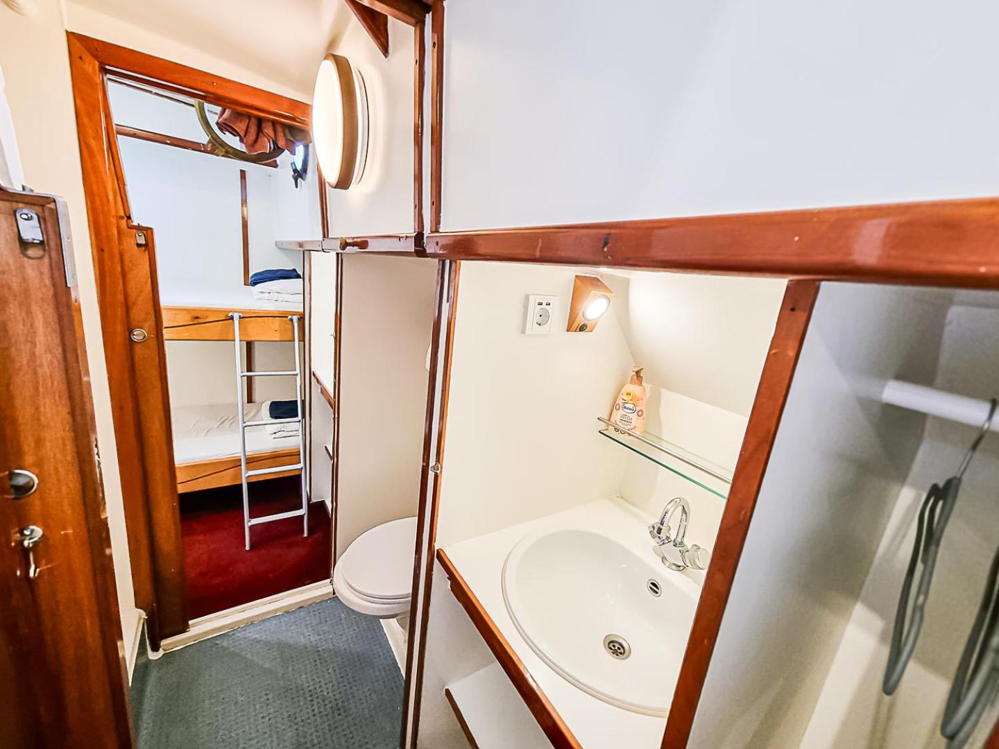 Quadruple Room With Private Bathroom photo 3