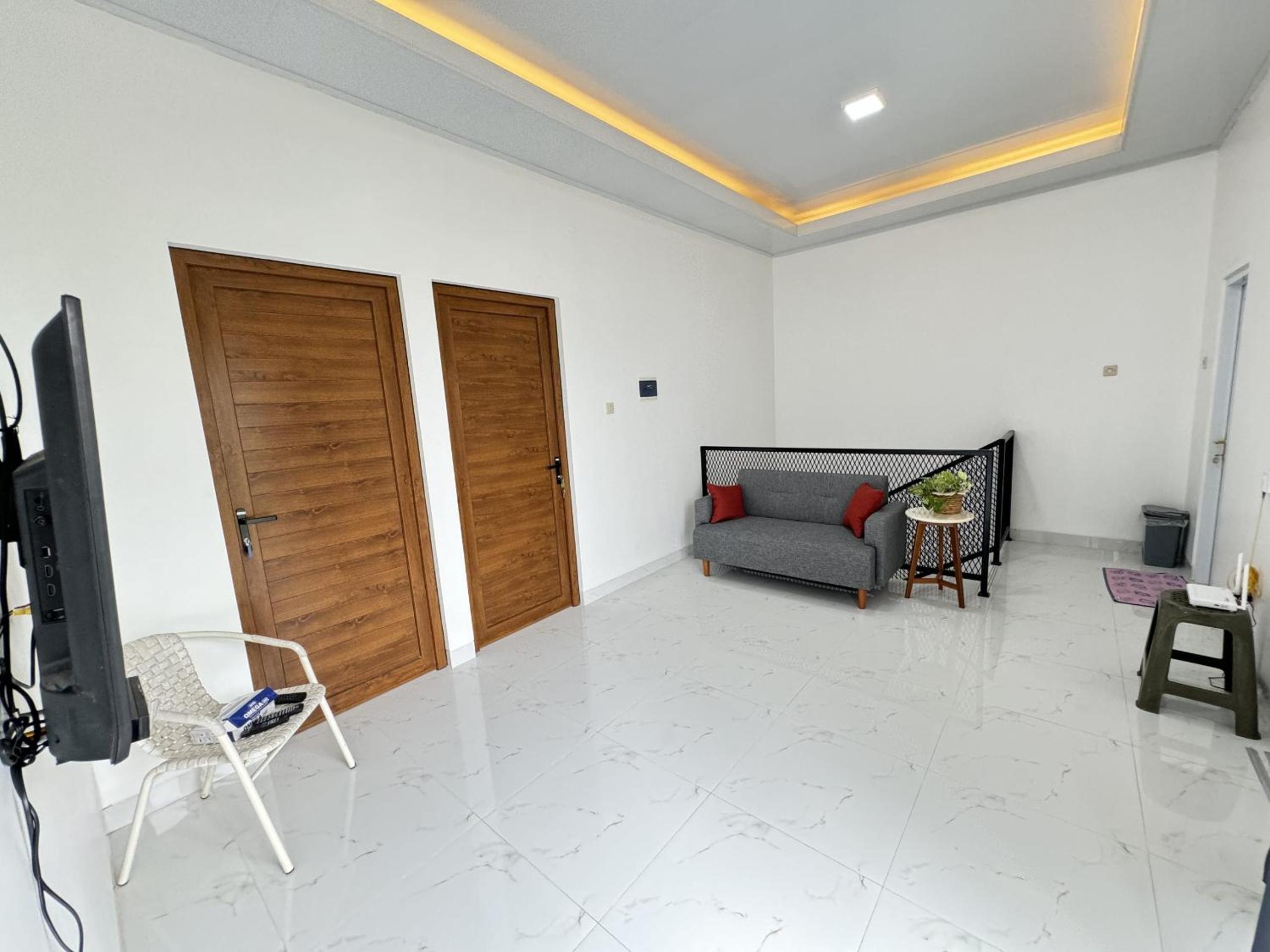 Three-Bedroom House photo 2