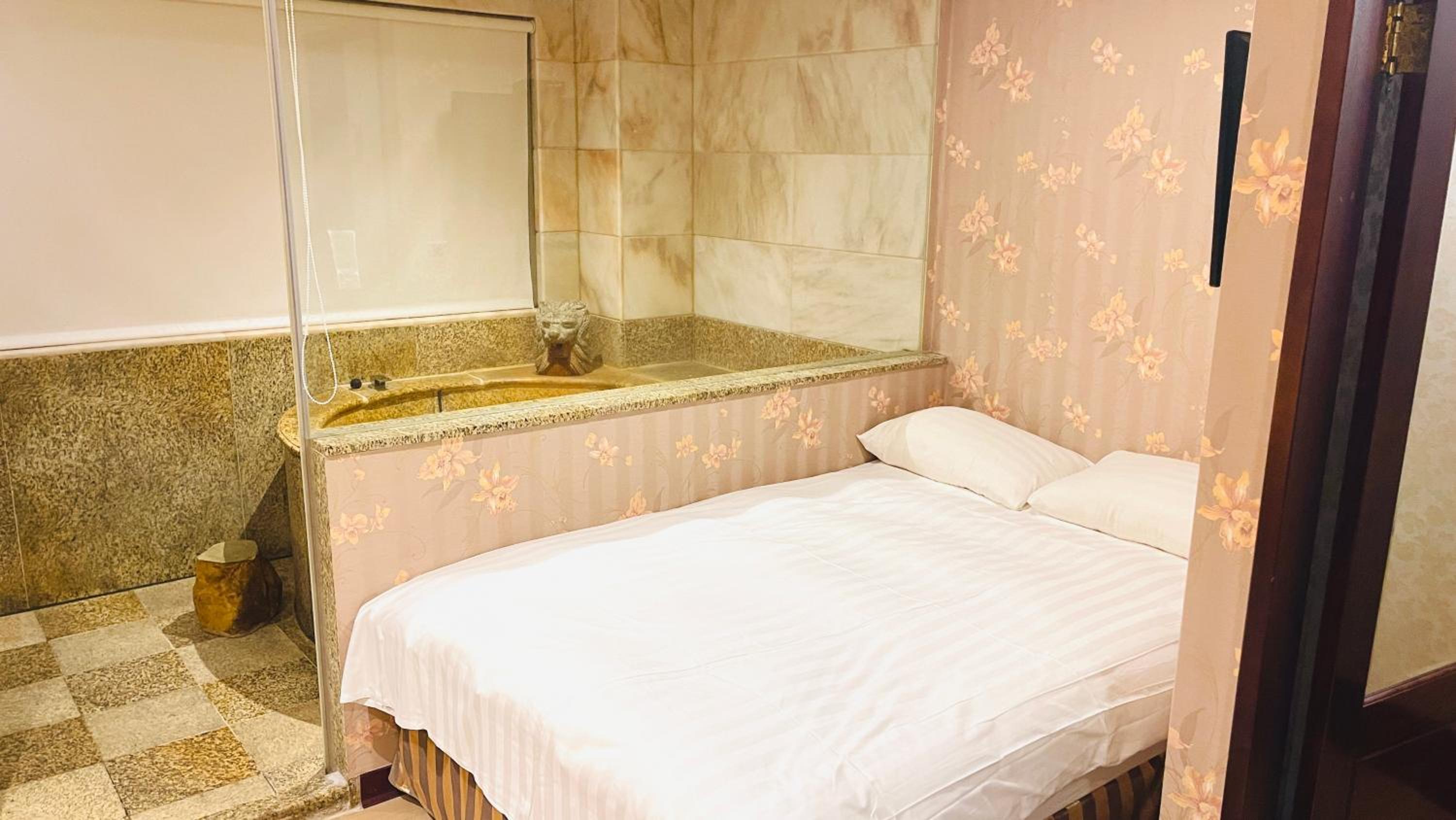 Small Double Room photo 1