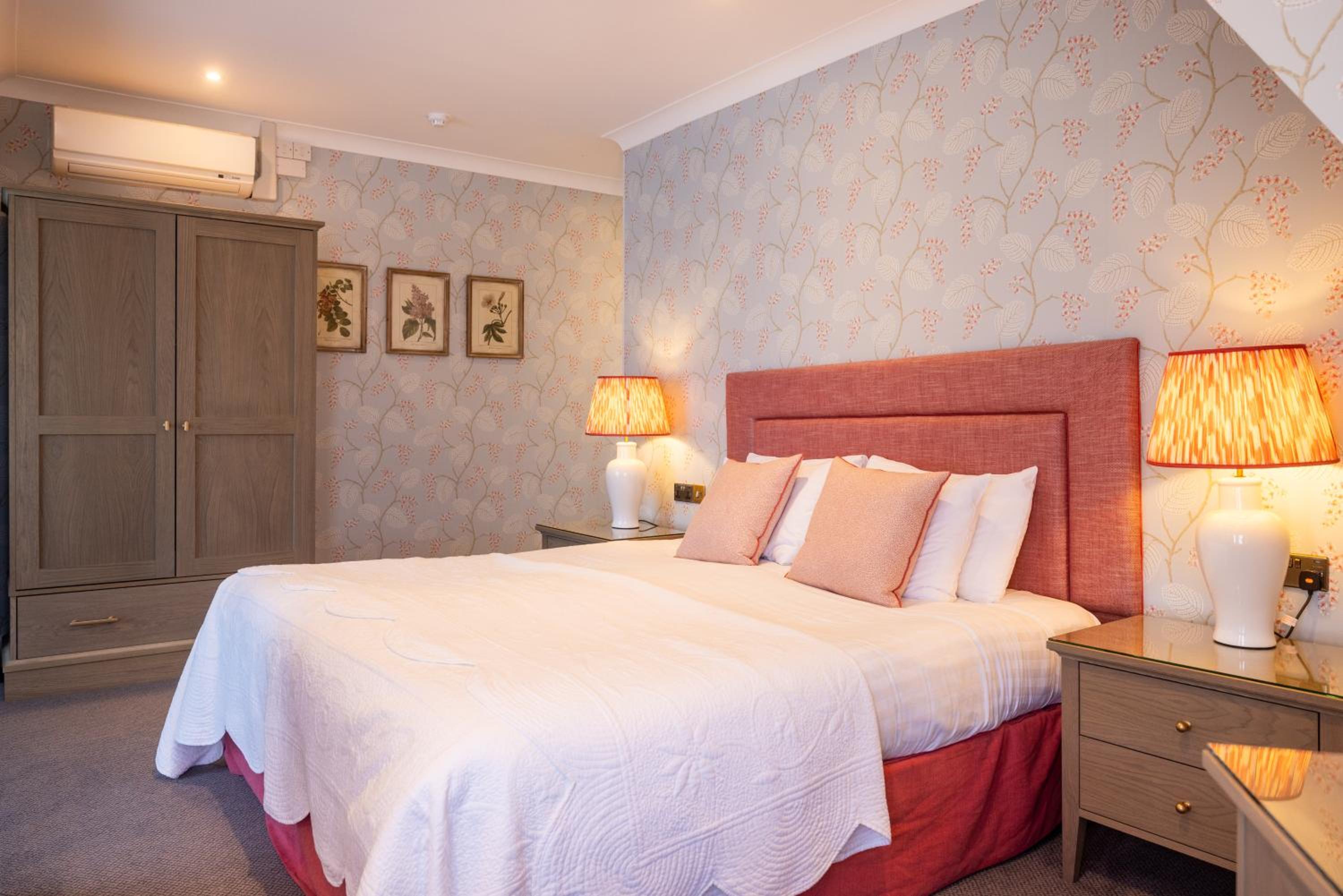 Suite with Balcony - Photo 2