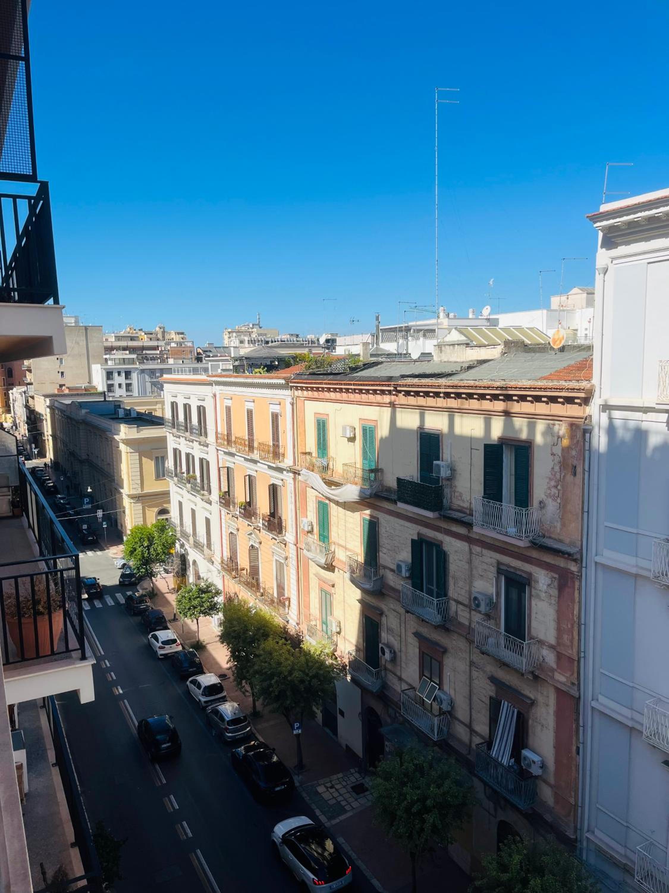 Apartment with Balcony - Photo 36