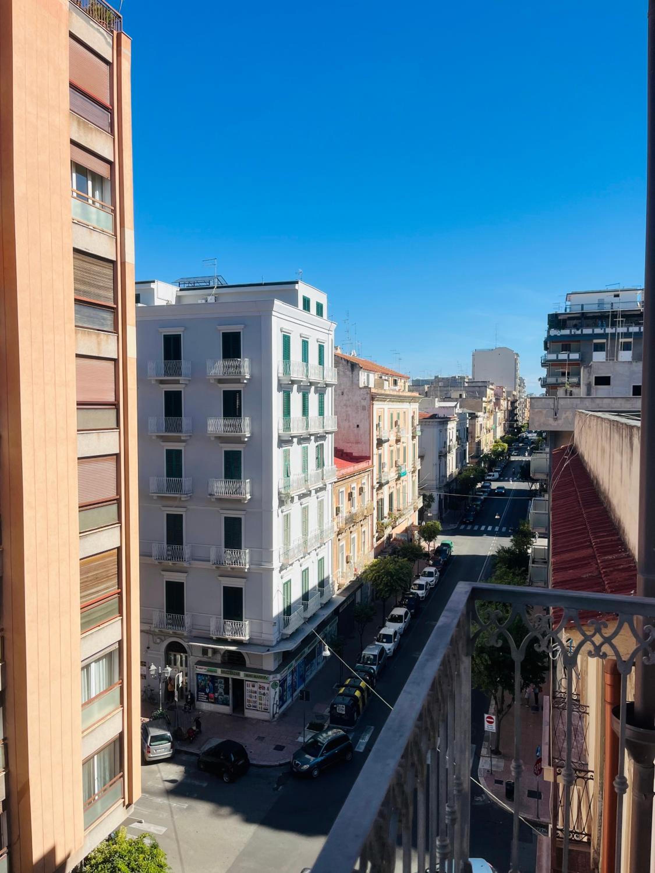 Apartment with Balcony - Photo 37