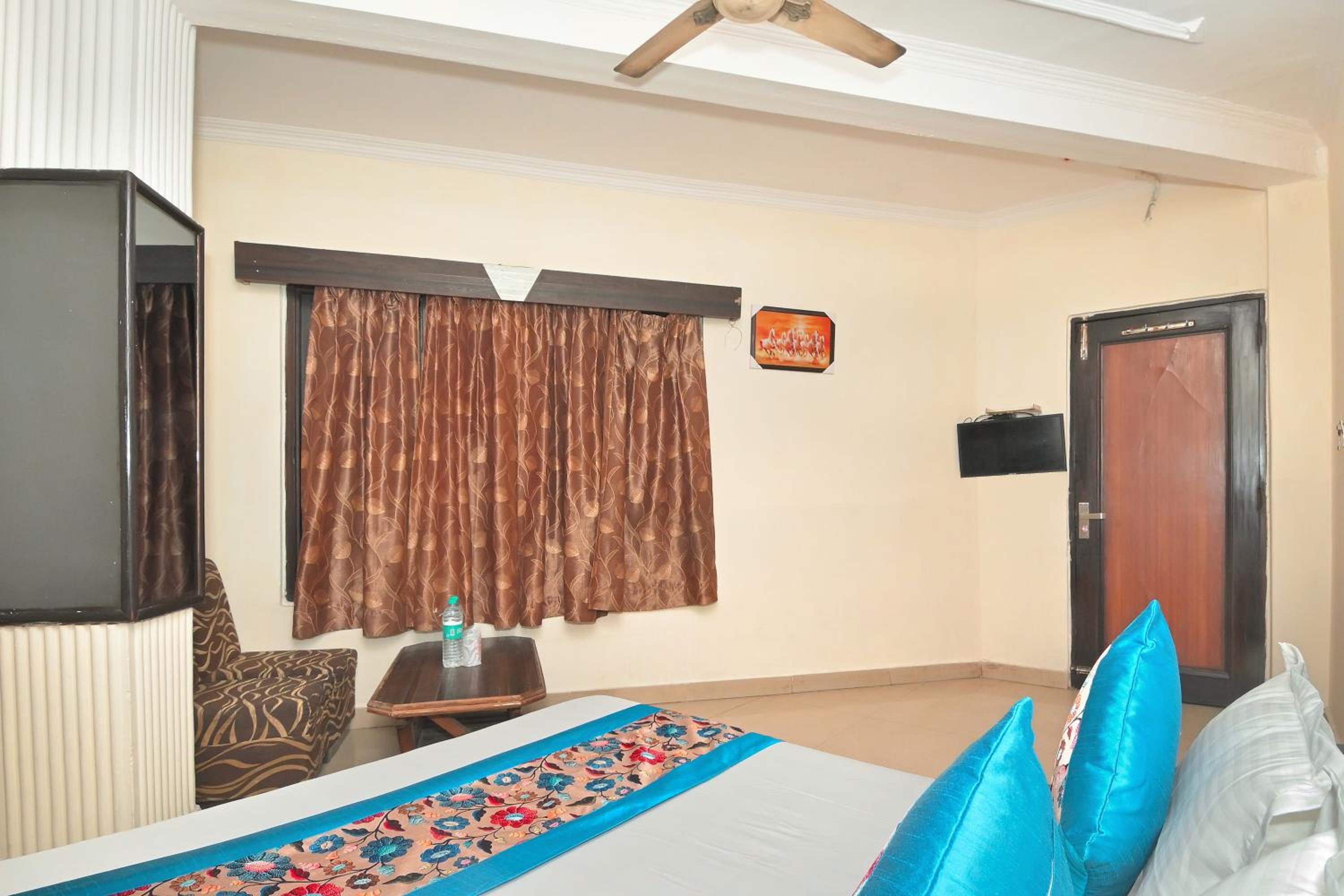 Deluxe Room - Photo 6