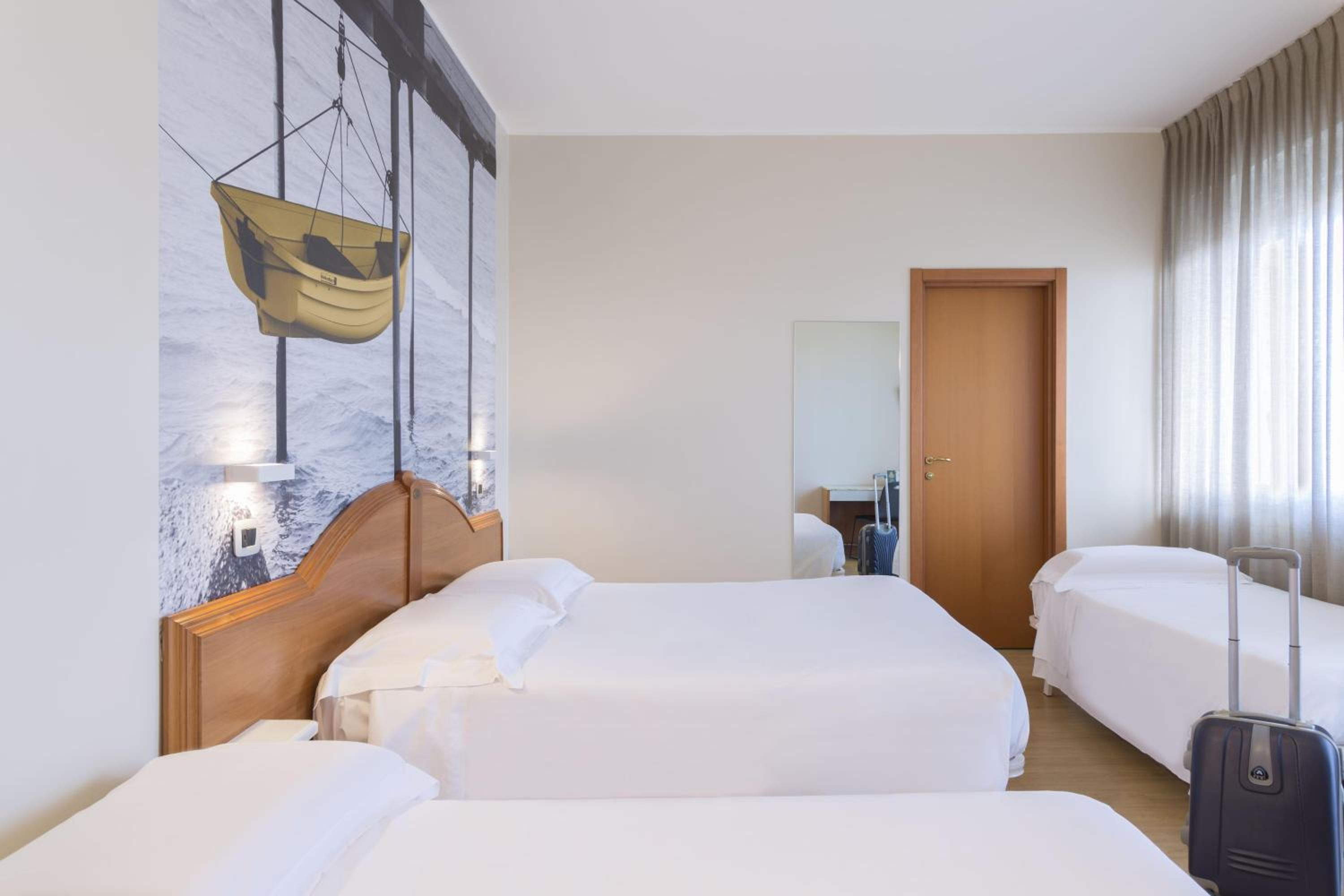 Quadruple Room - Photo 5
