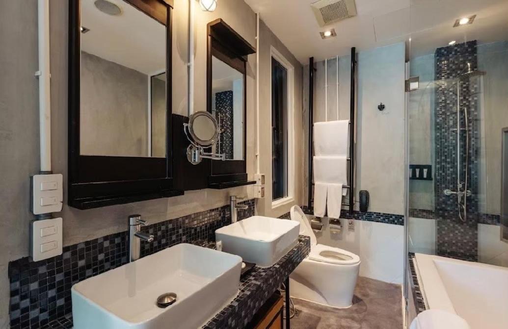 Deluxe Twin Room with Pool Access