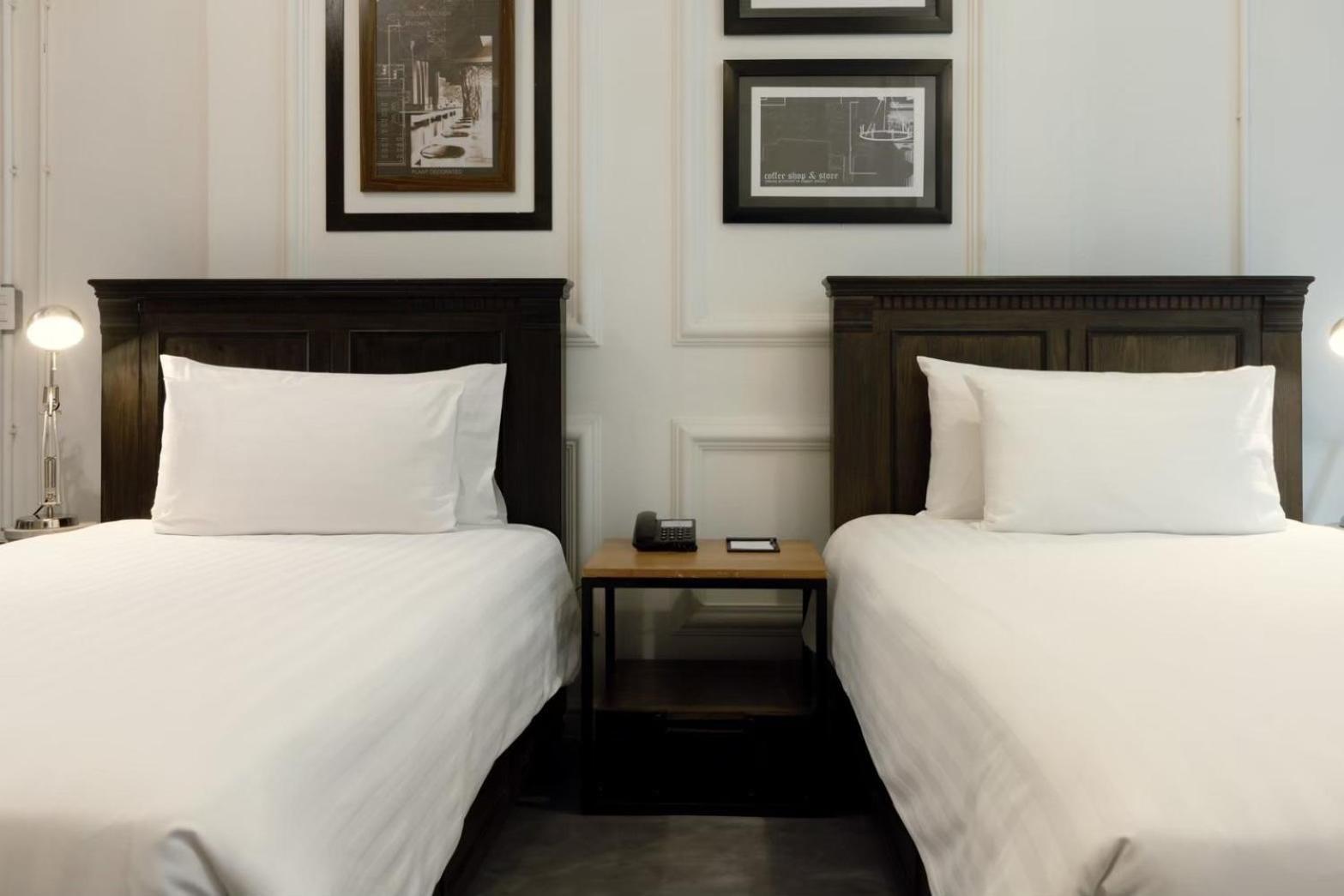 Superior Twin Room thumbnail 5
