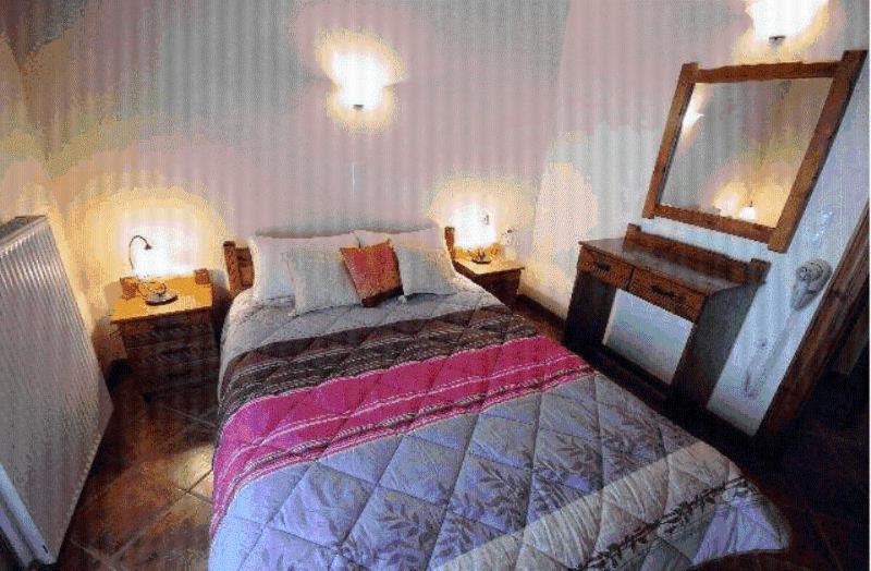 Suite with Fireplace - Photo 6