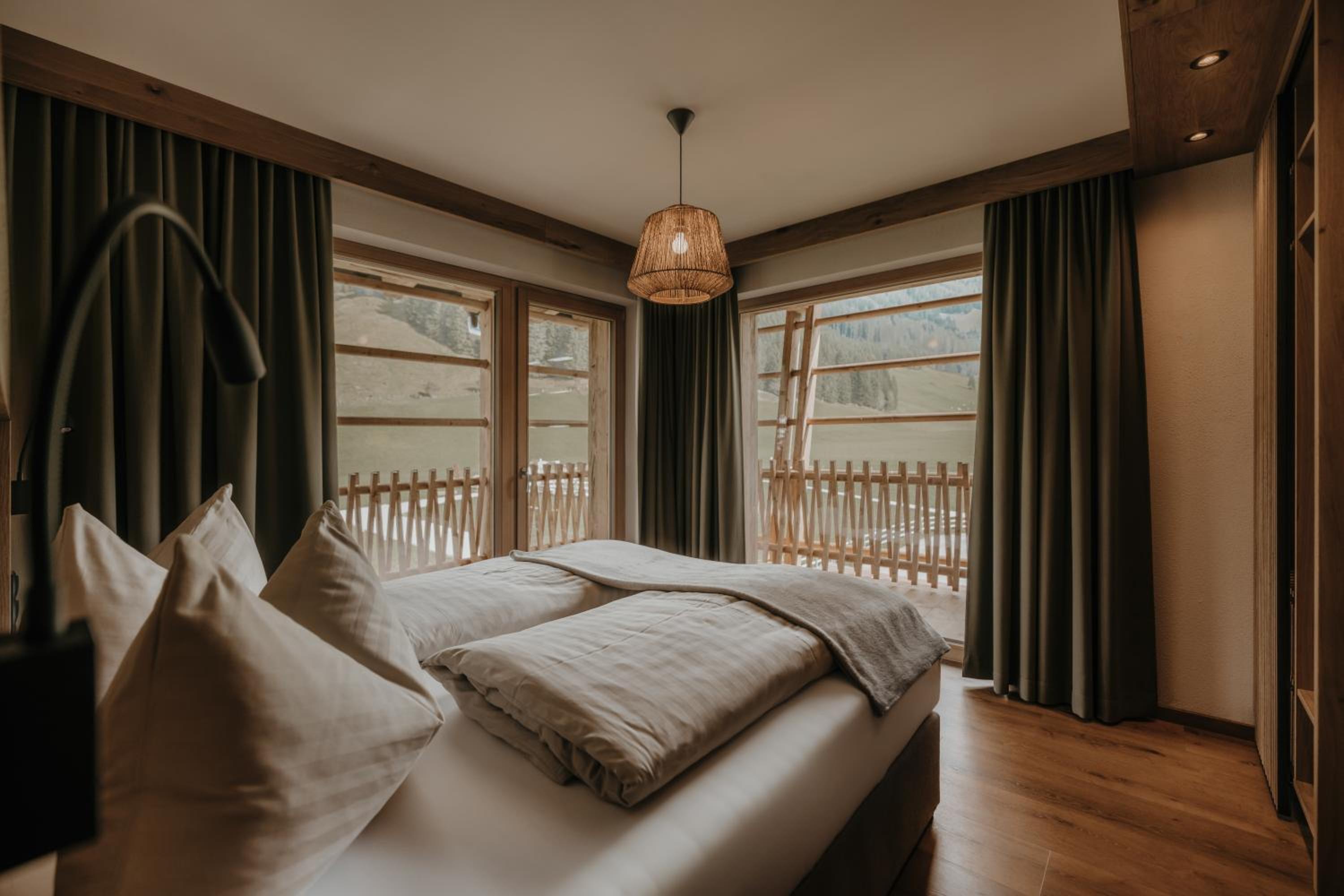Superior Two-Bedroom Apartment with Mountain View