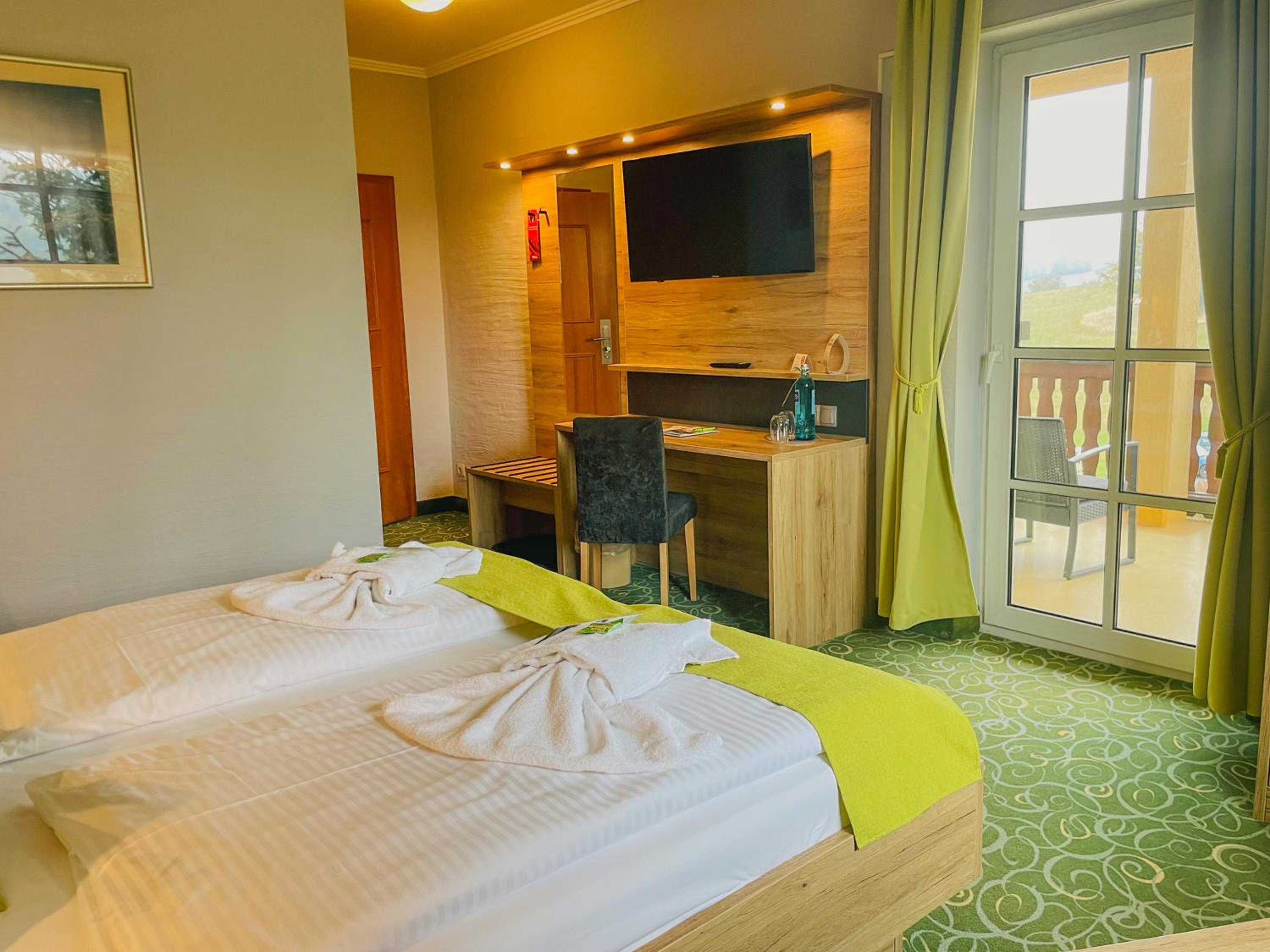 Double Room with Balcony - Photo 1