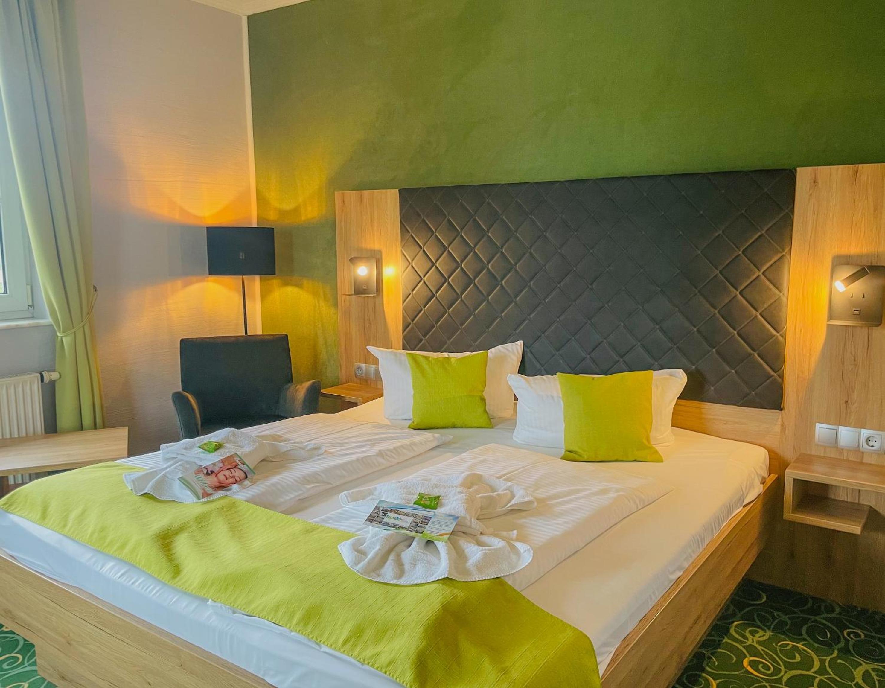 Double Room with Balcony - Photo 4