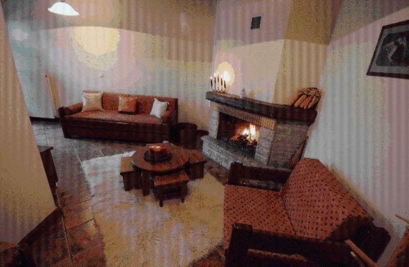 Suite with Fireplace - Photo 5