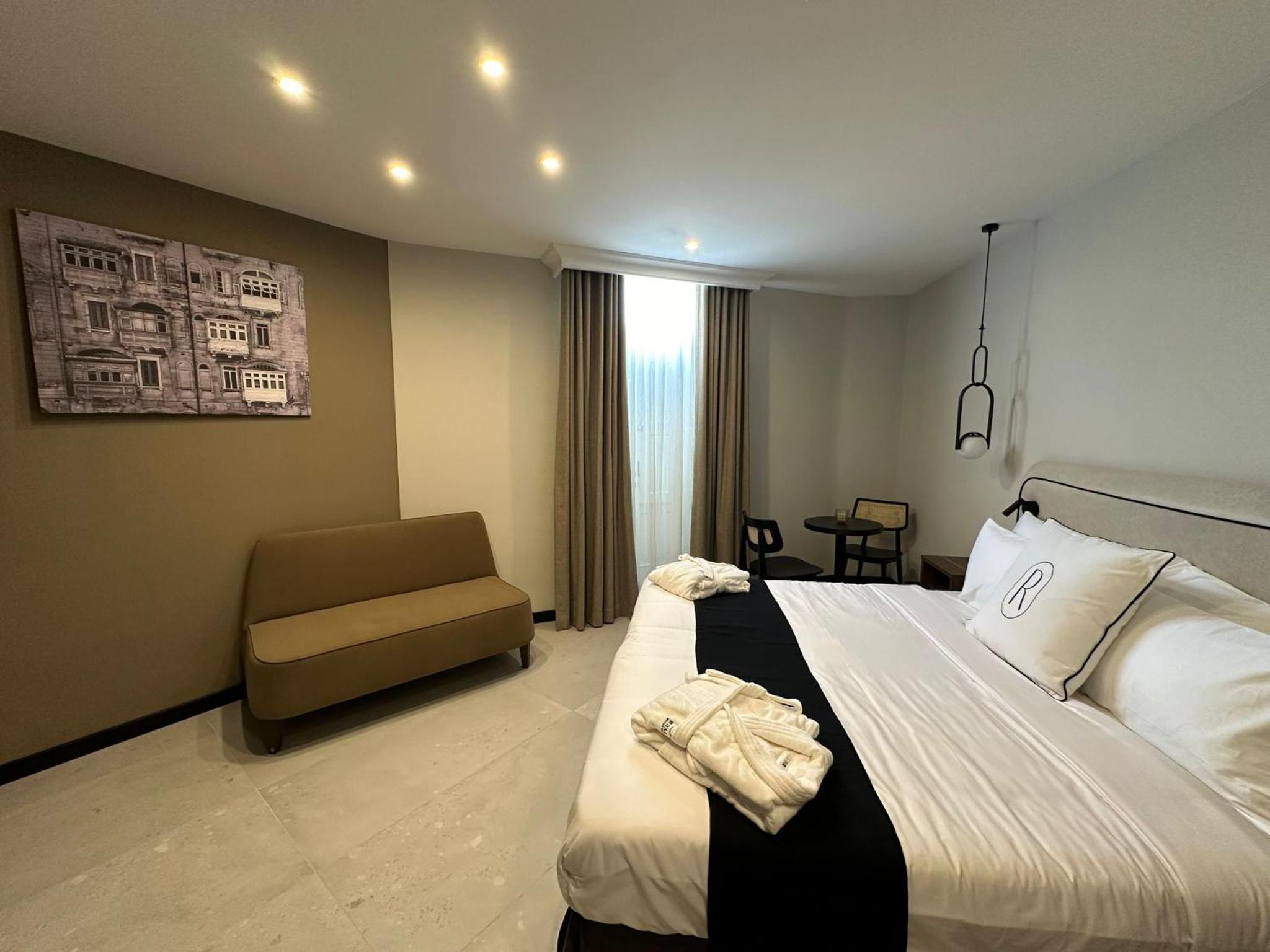 Suite with Balcony and Executive Lounge Access  - Photo 1