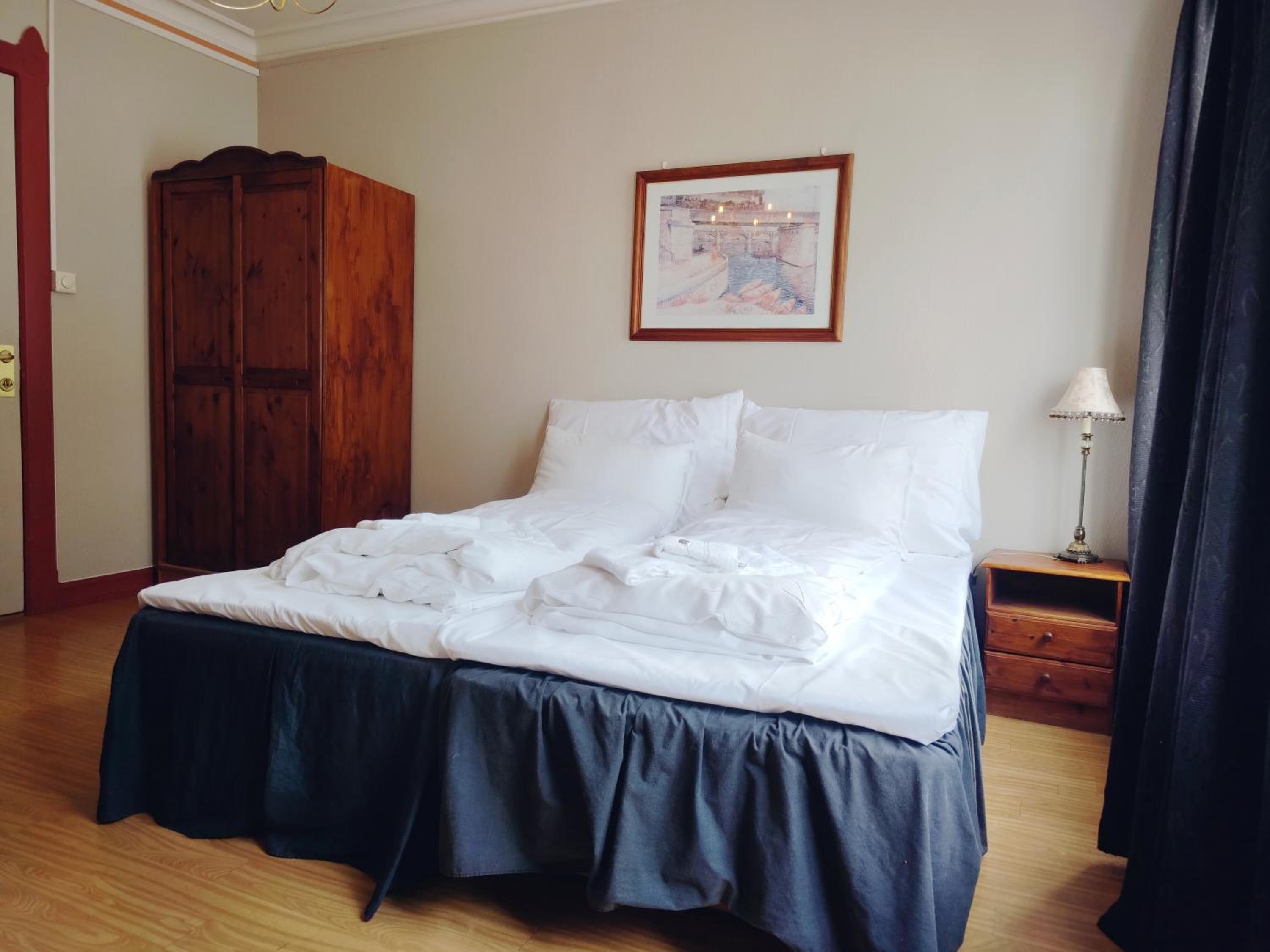 Standard Twin Room with Shared Bathroom