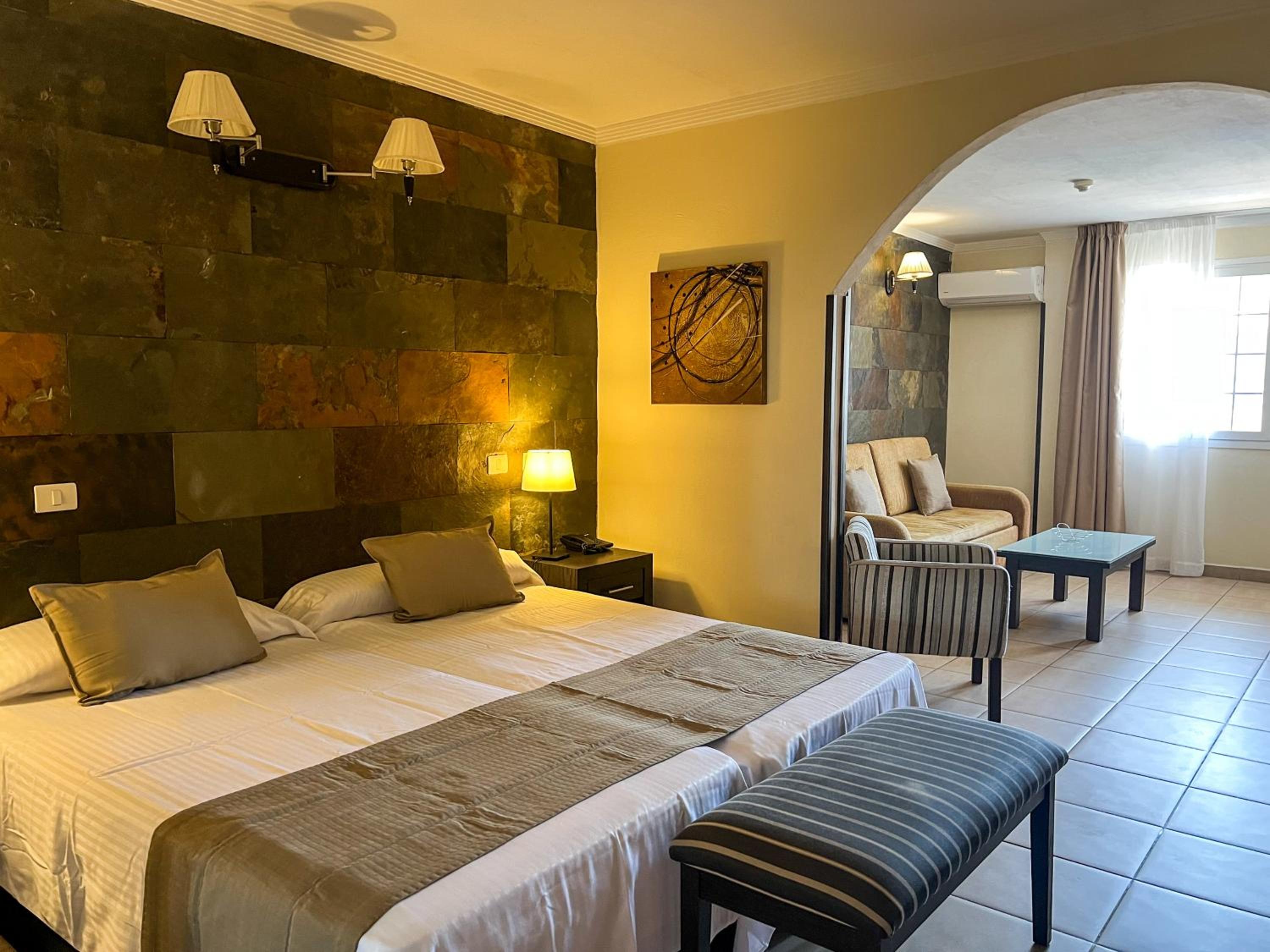 Junior suite (2 adults + 1 Child)