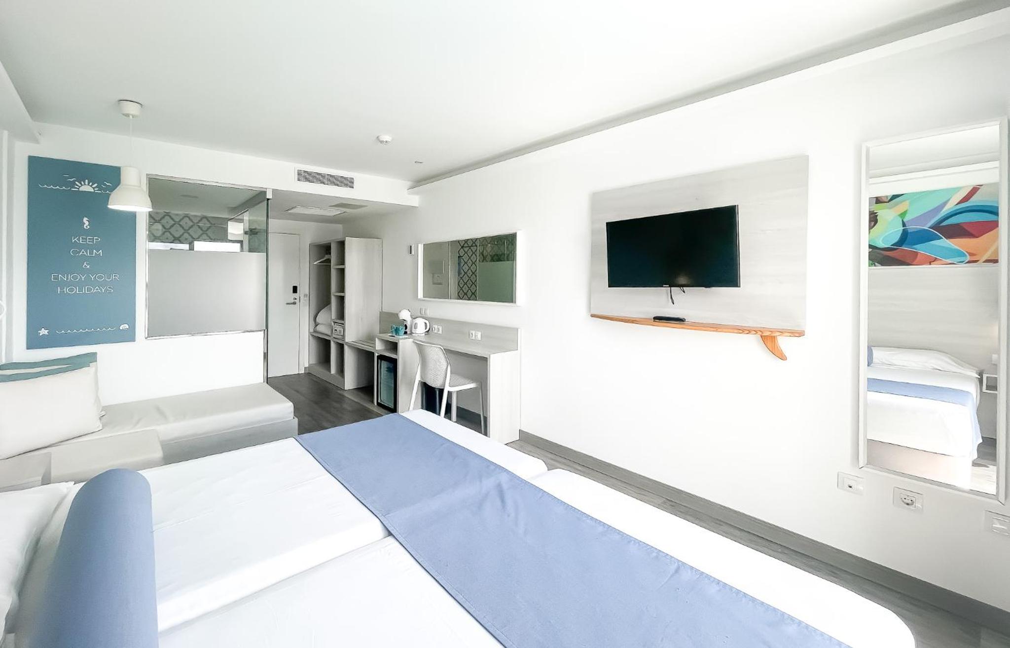 Double Room with Pool View photo 3