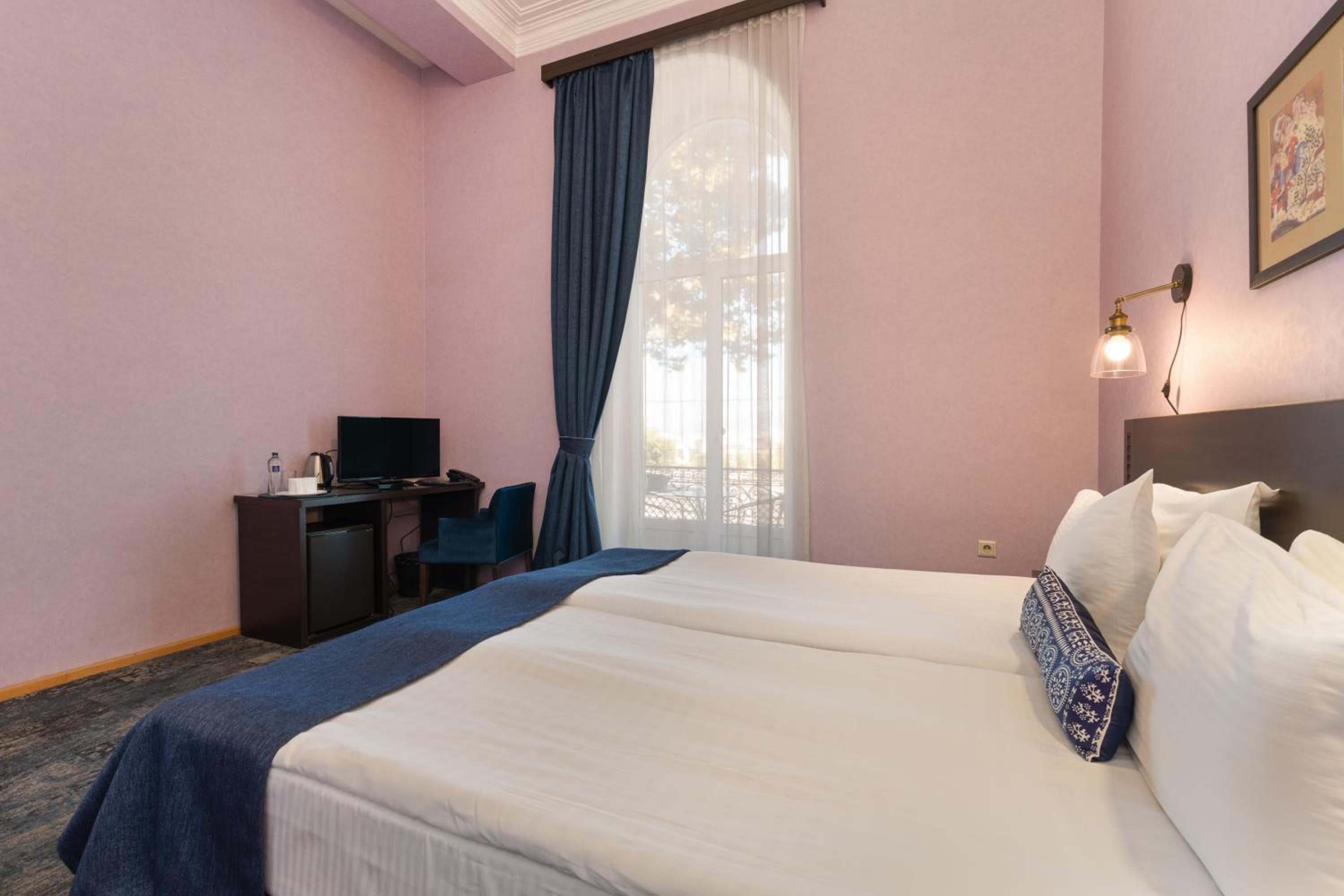 Double or Twin Room - Photo 7