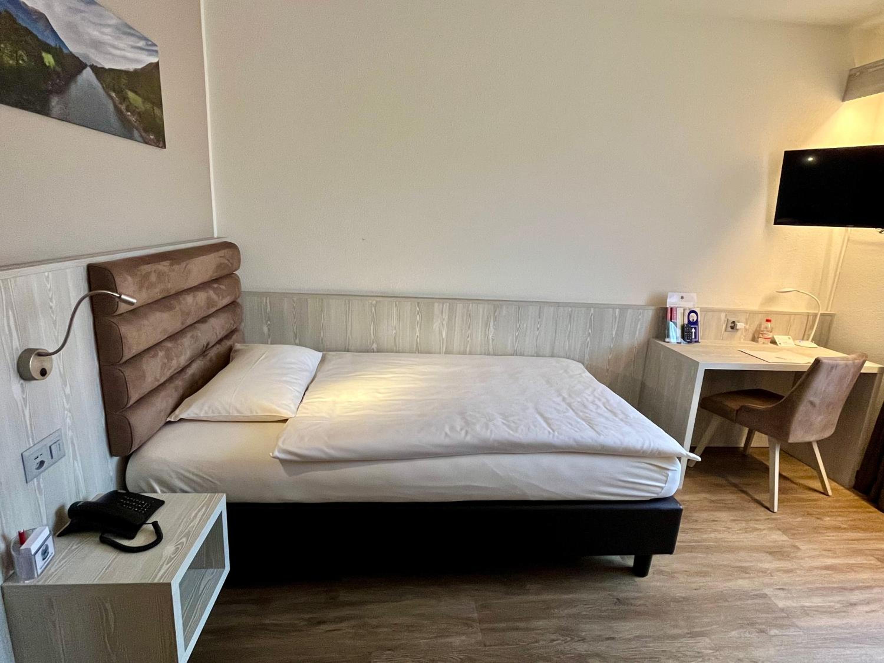 Modern Single Room photo 2