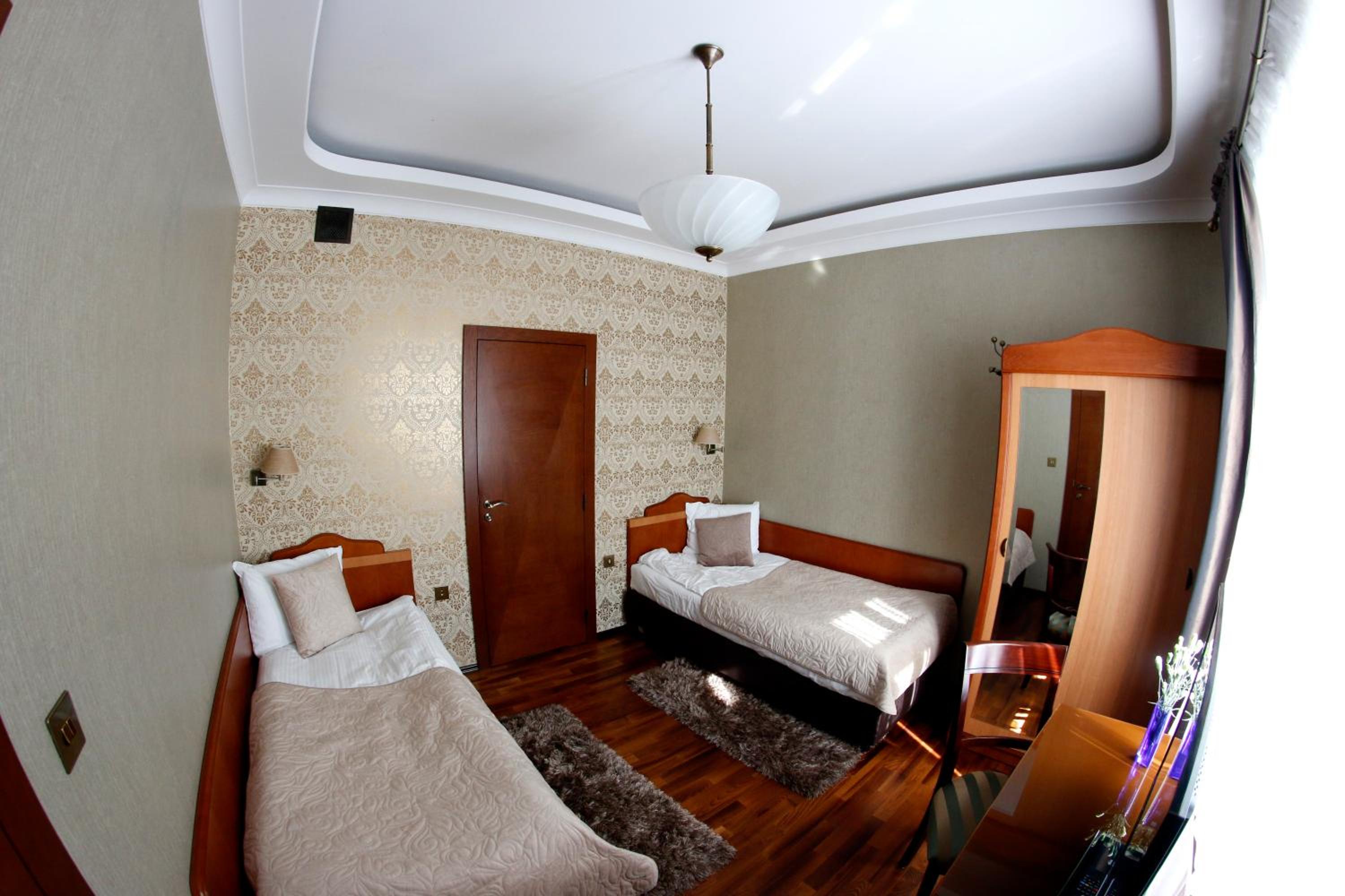 Standard Twin Room - Photo 6