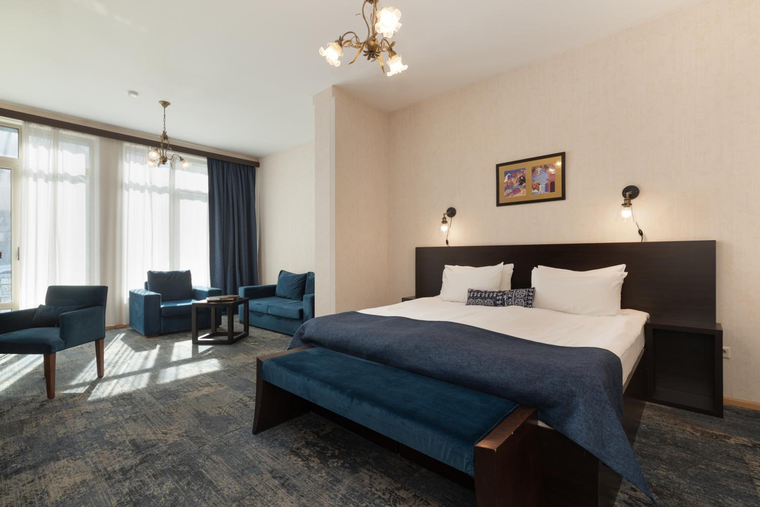 Large Double or Twin Room - Photo 1