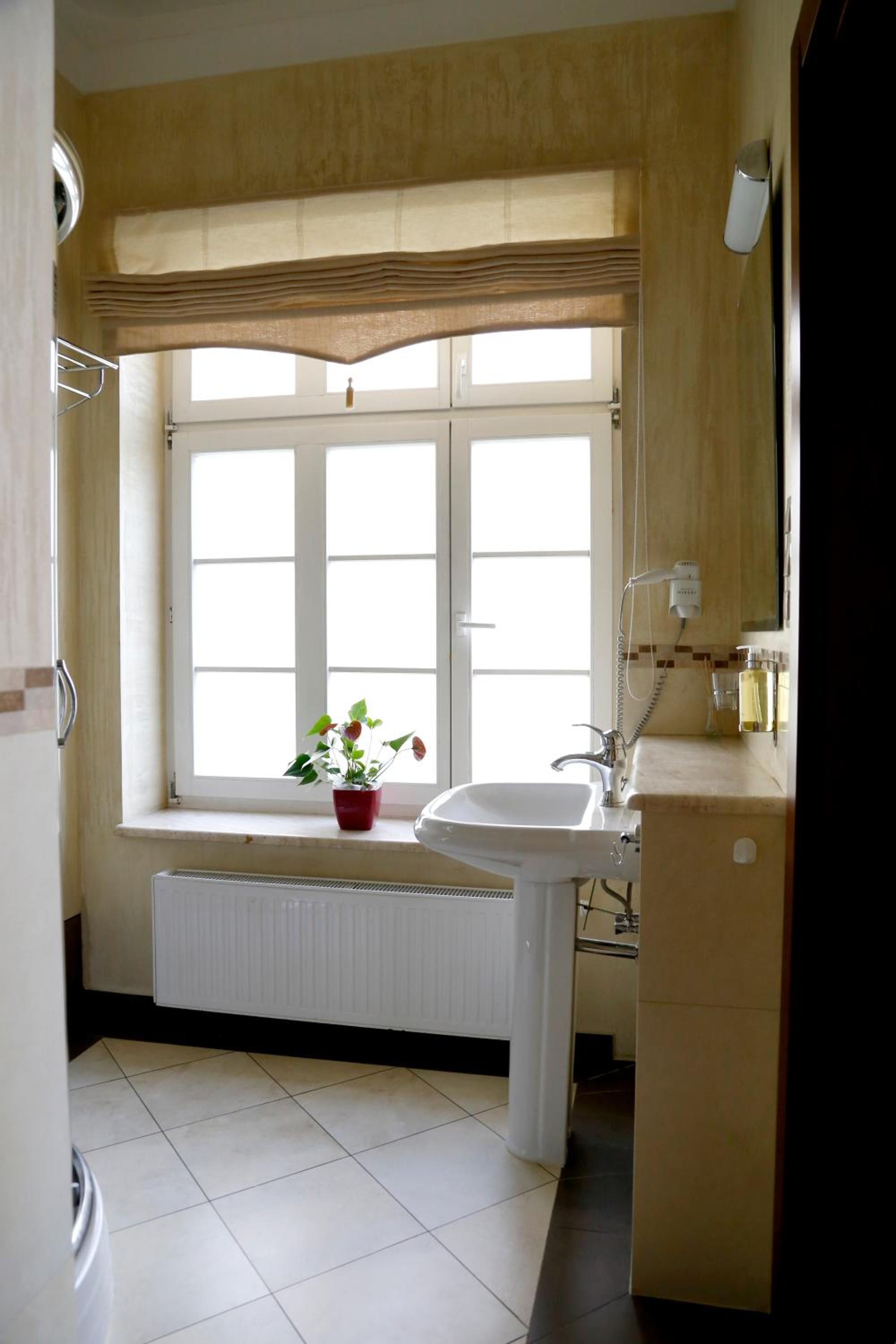 Standard Twin Room - Photo 5