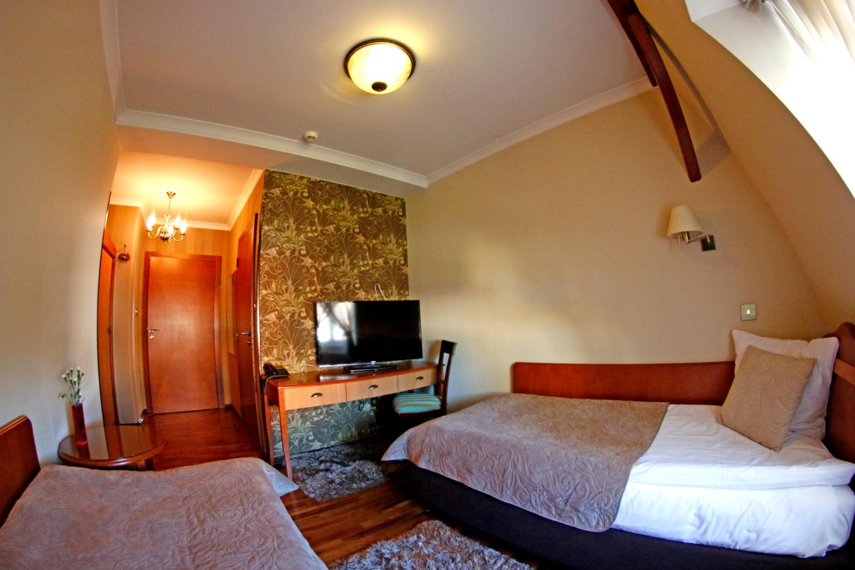 Standard Twin Room - Photo 1