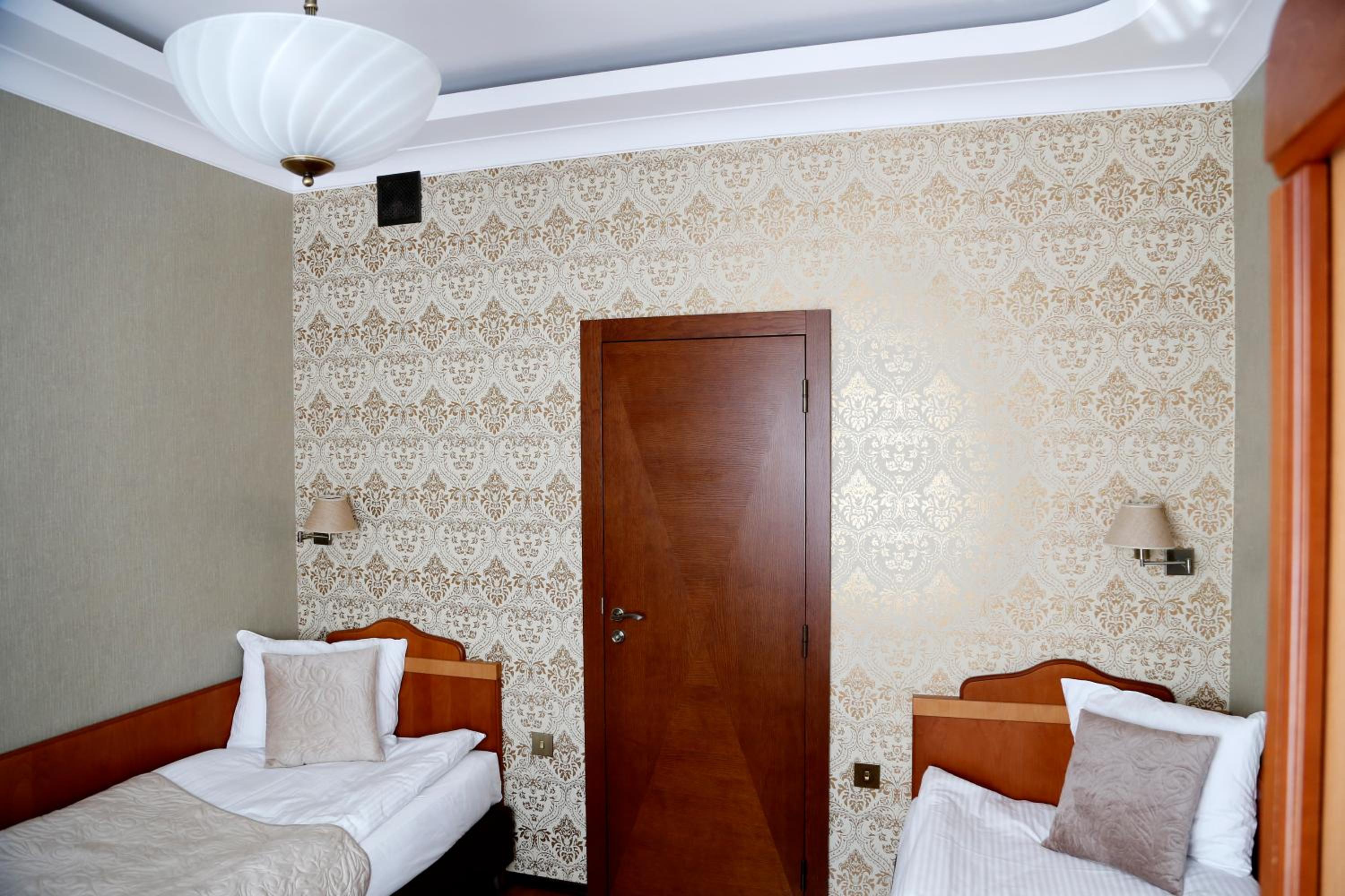 Standard Twin Room - Photo 3