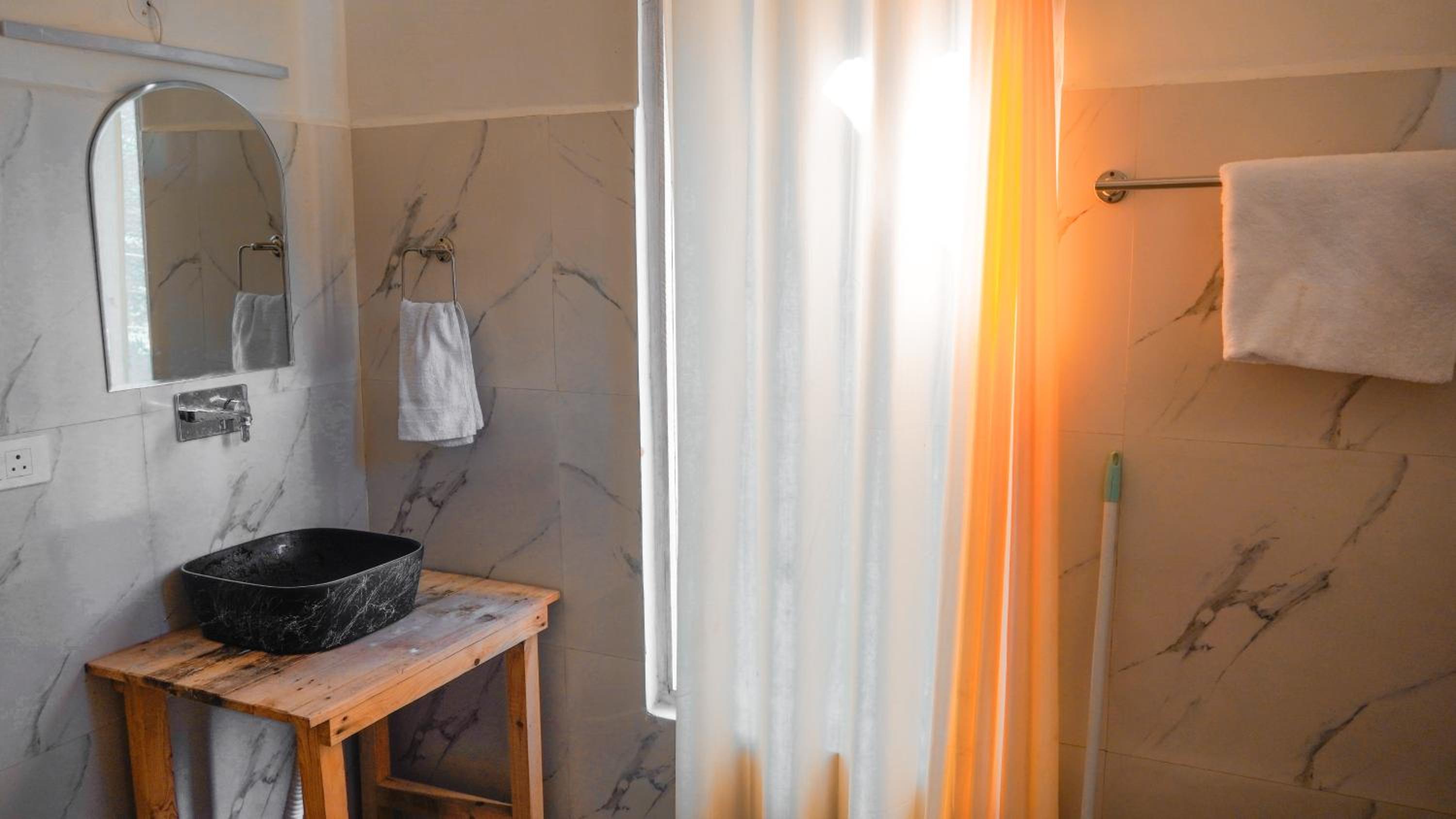 Family Room with Mountain View photo 2