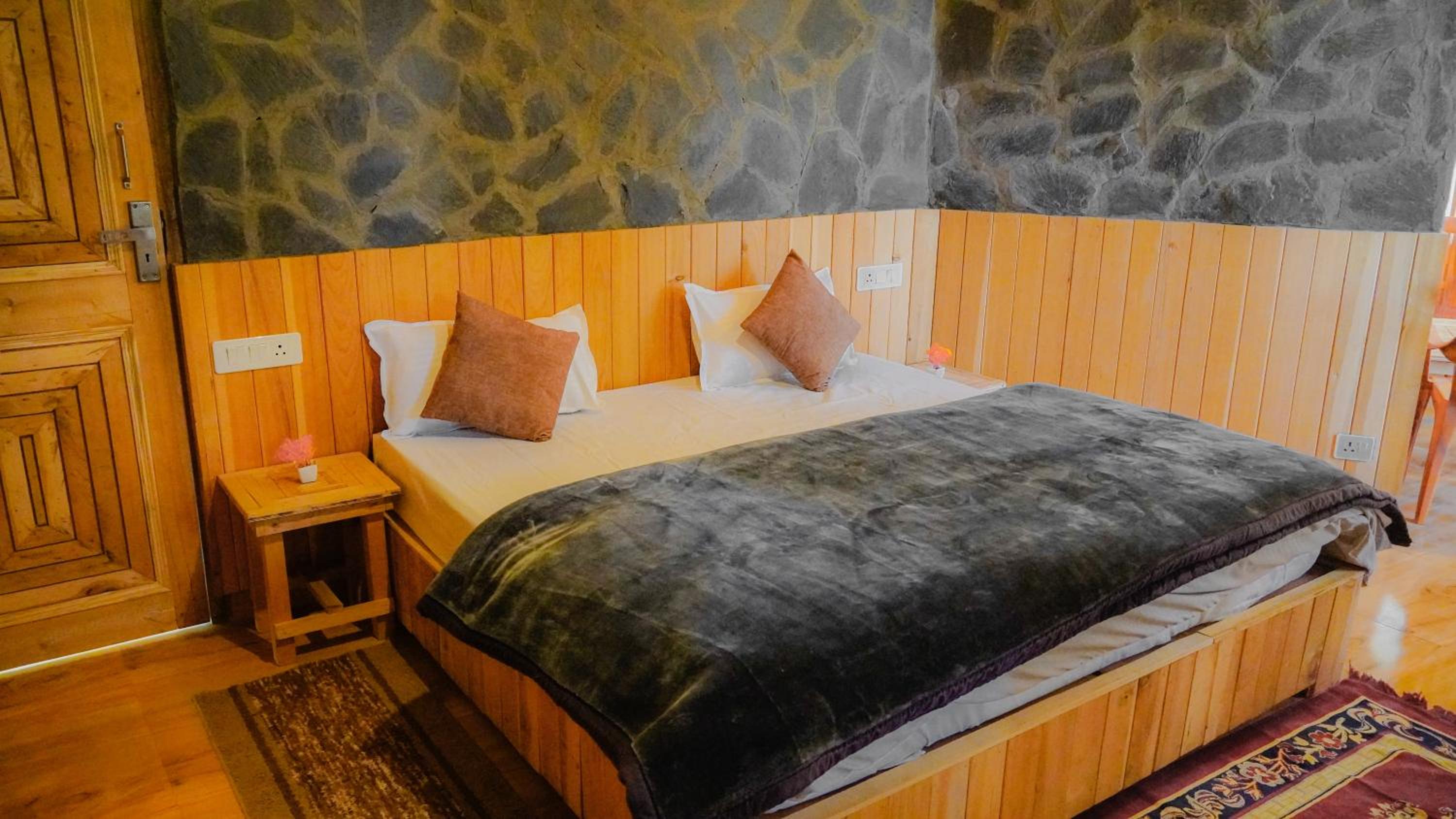 Quadruple Room with Mountain View photo 2