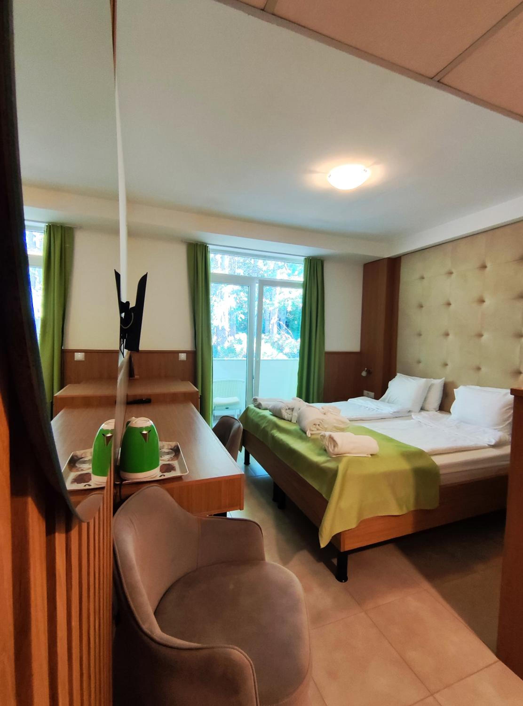 Double and Twin Room with Forest View - Photo 5