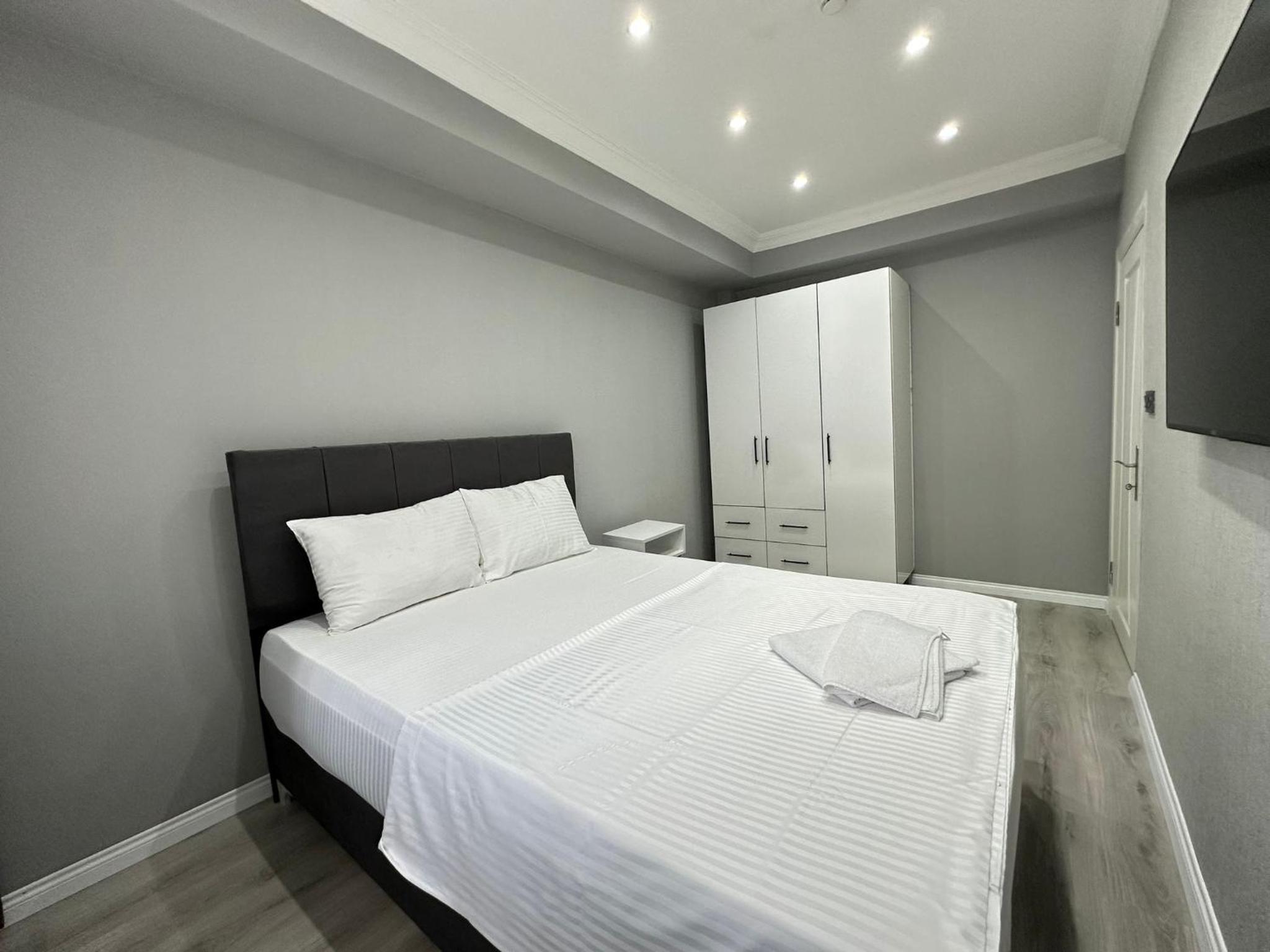 Deluxe Two-Bedroom Apartment with Garden View photo 1