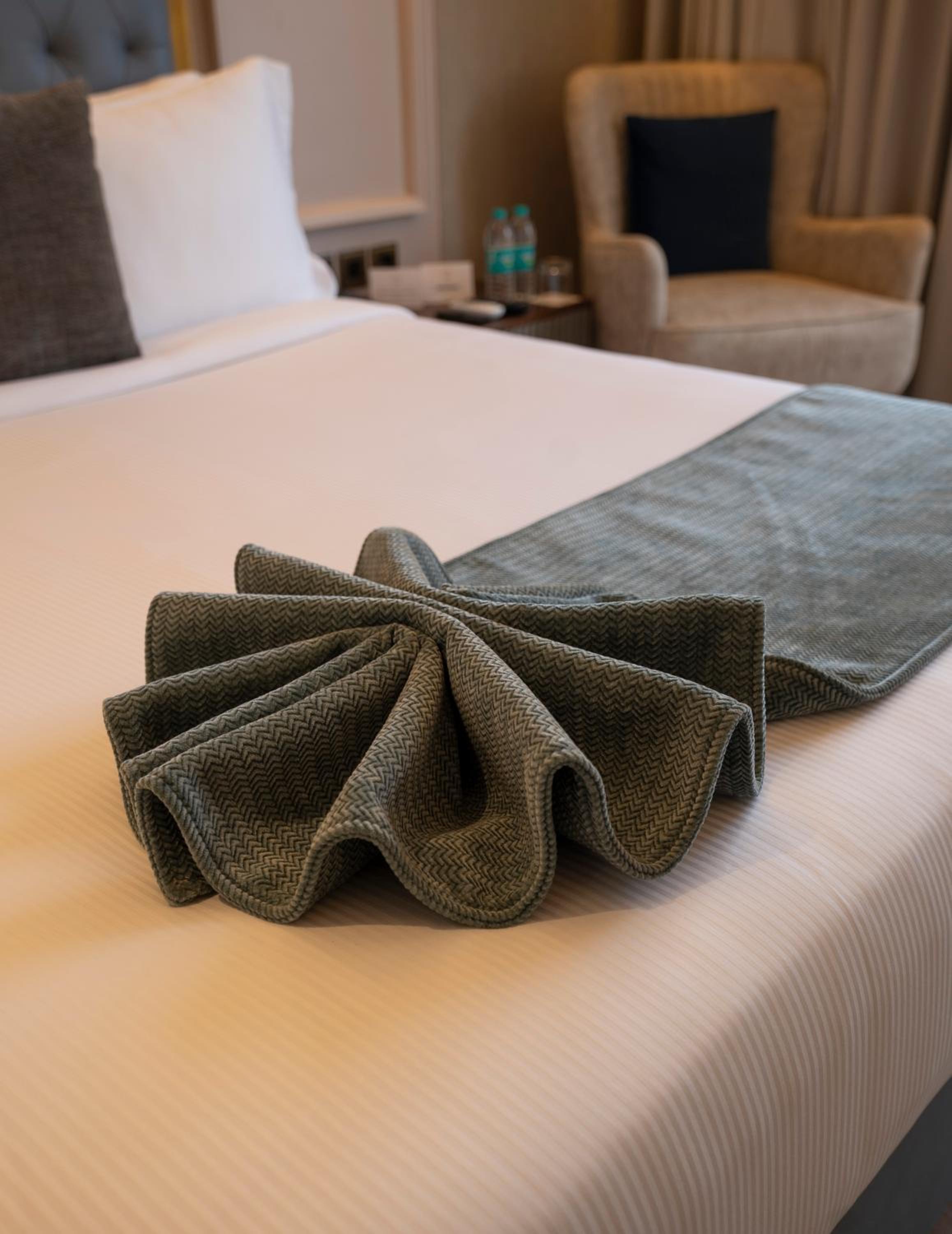 The Serene Room - Pool View