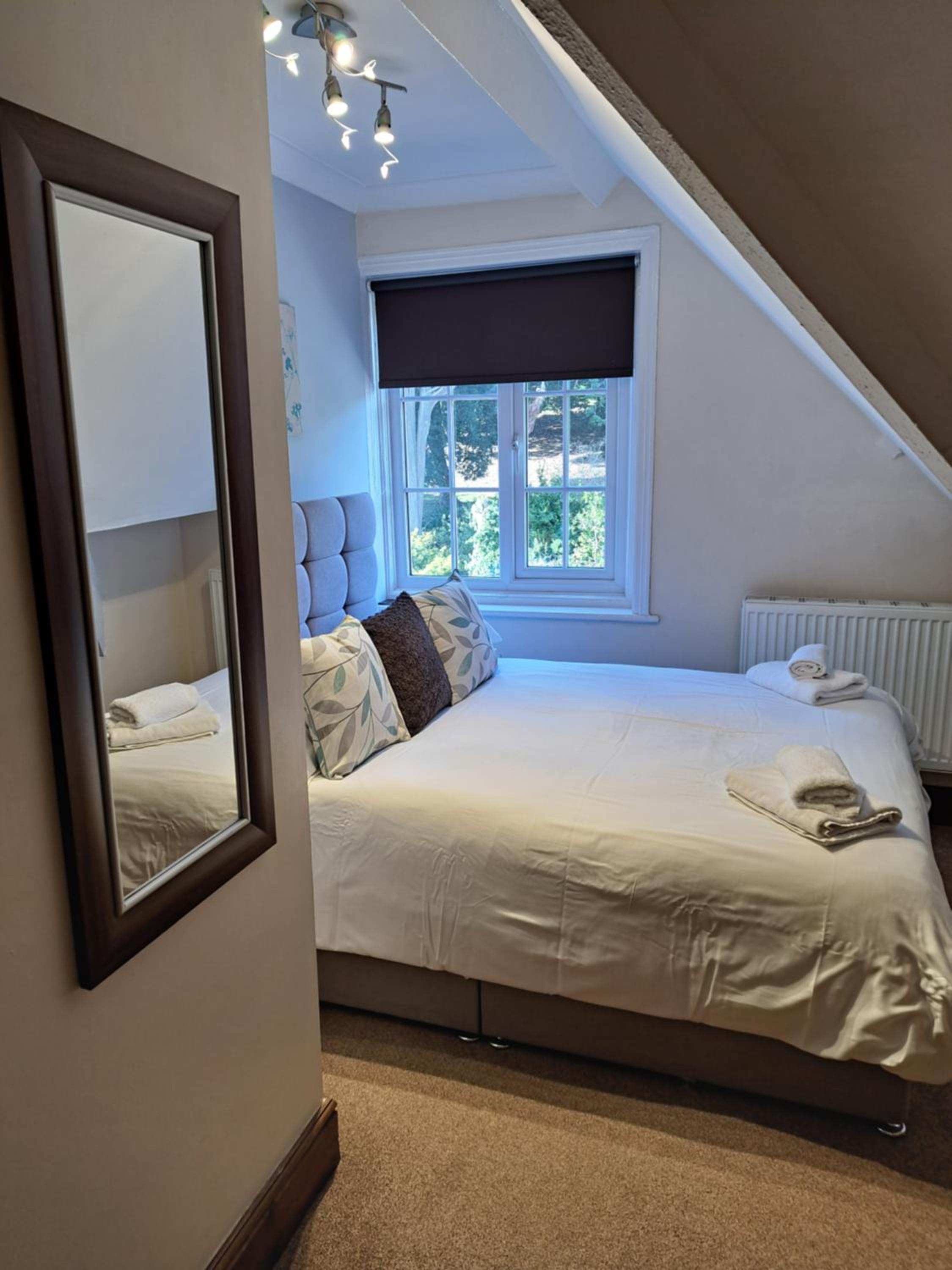 SMALL DOUBLE BUDGET ROOM IN EVES photo 3