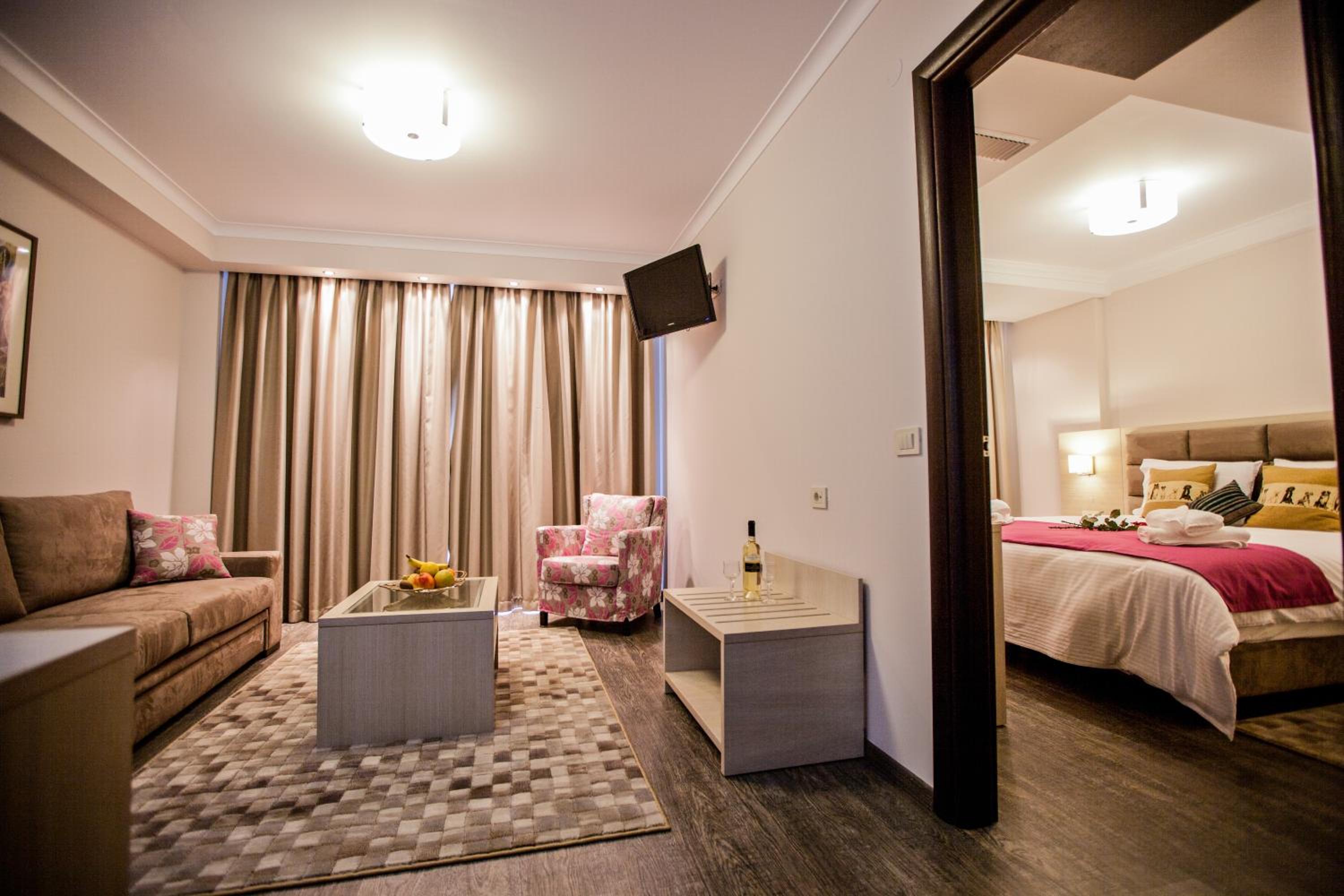 Suite with Lake View - Photo 8