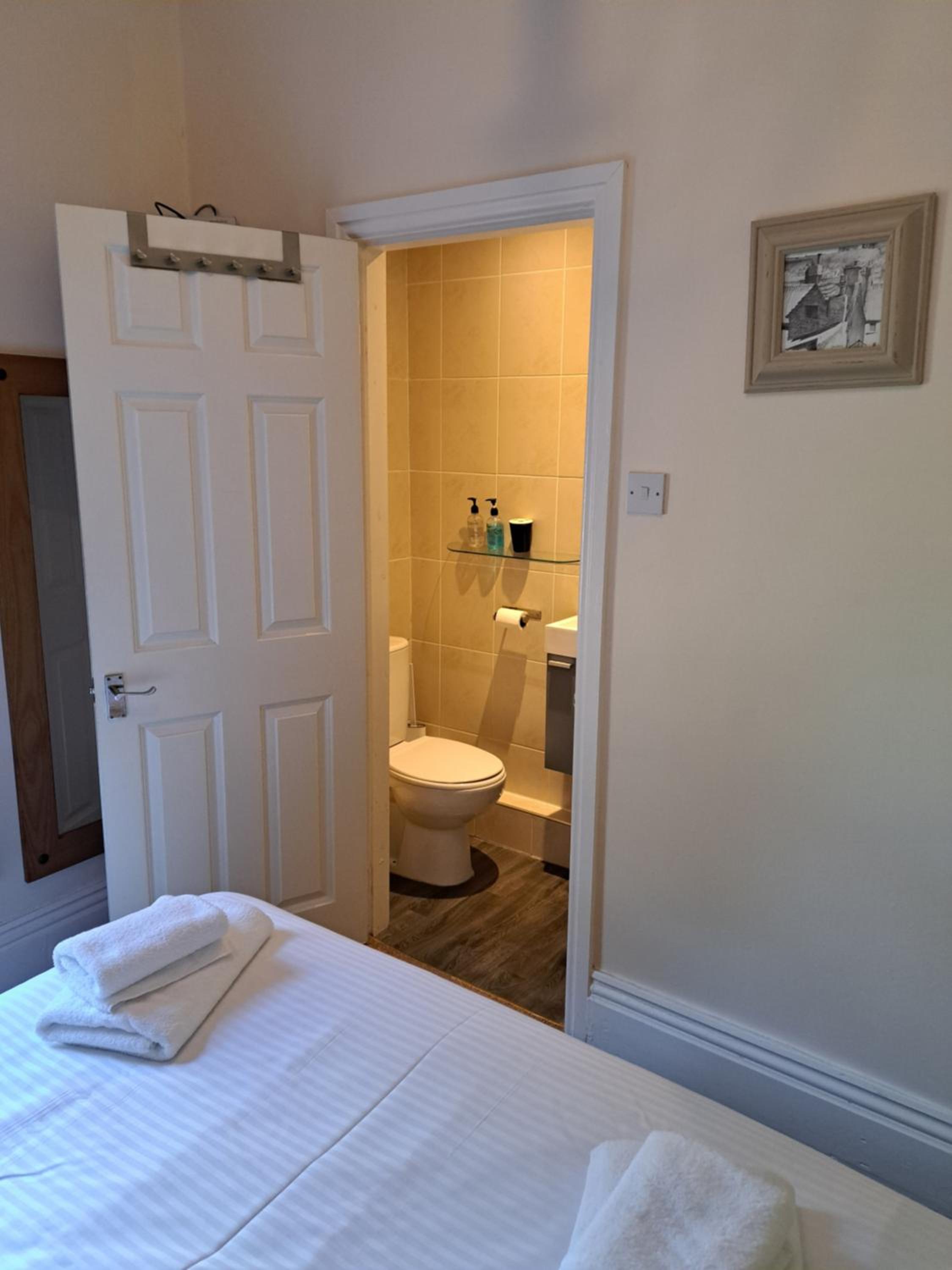 SMALL DOUBLE ROOM WITH PARK VIEW  photo 2
