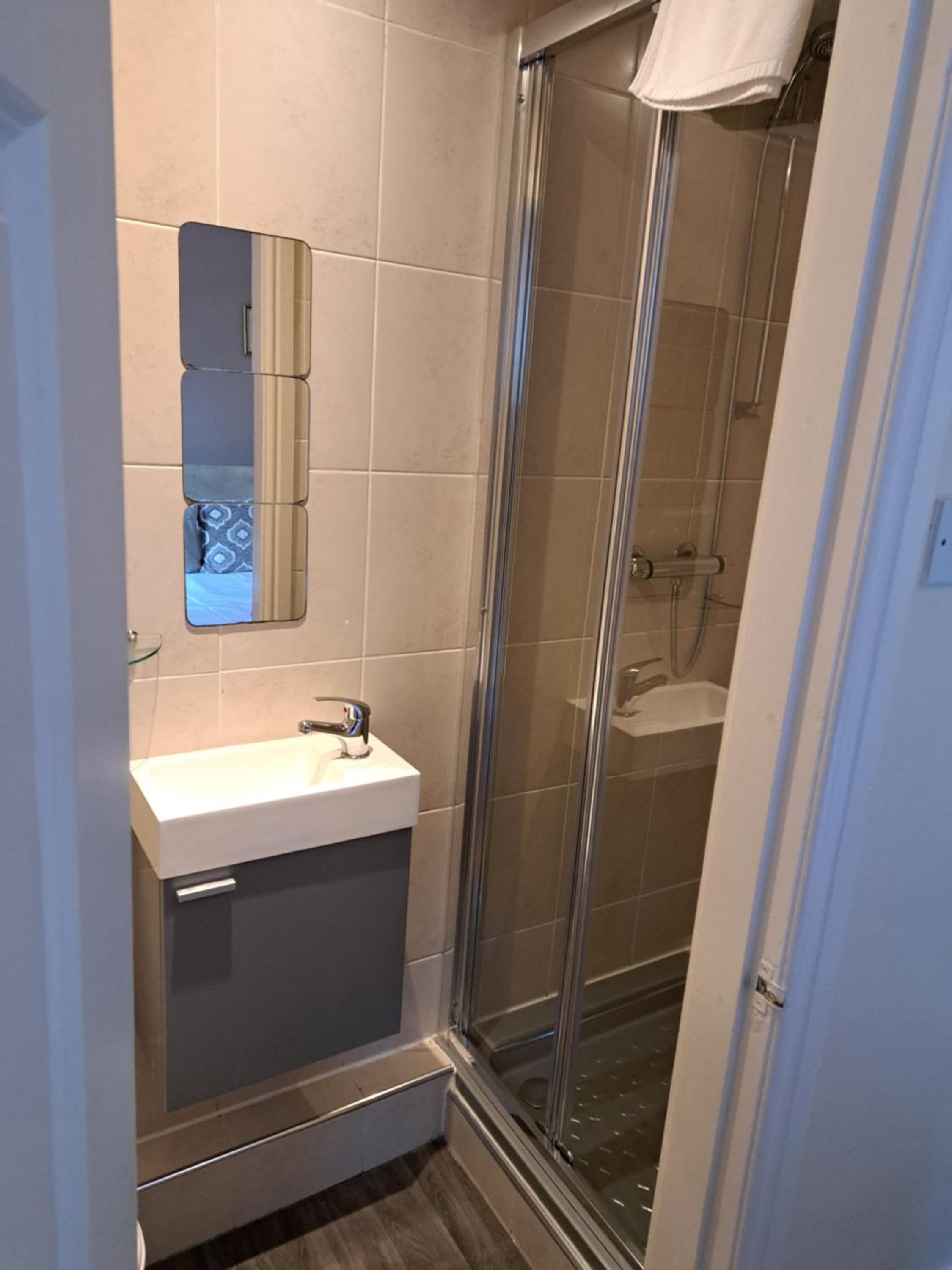 SMALL DOUBLE ROOM WITH PARK VIEW  photo 3