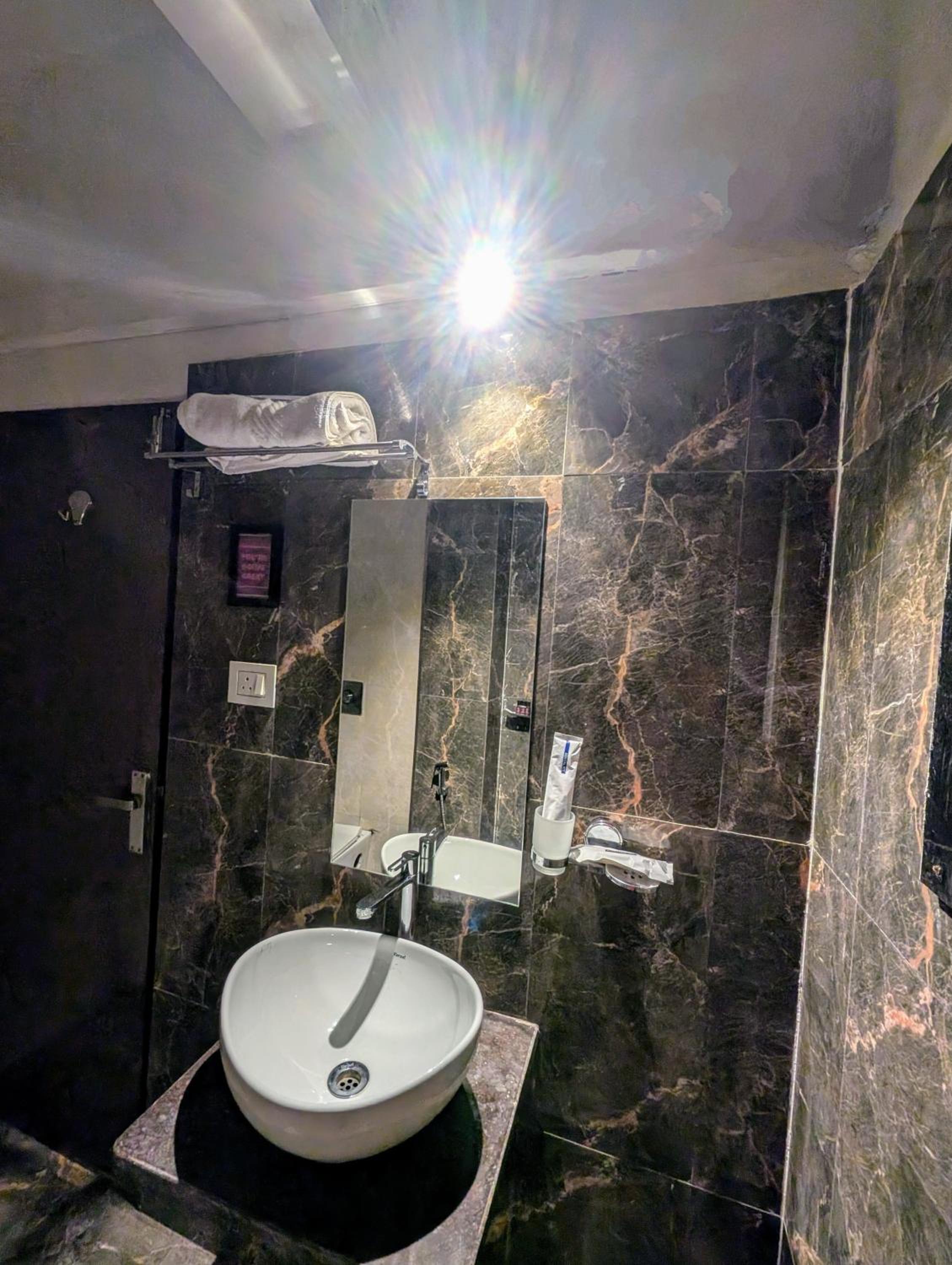 Deluxe Room (2 Adults + 1 Child) photo 2