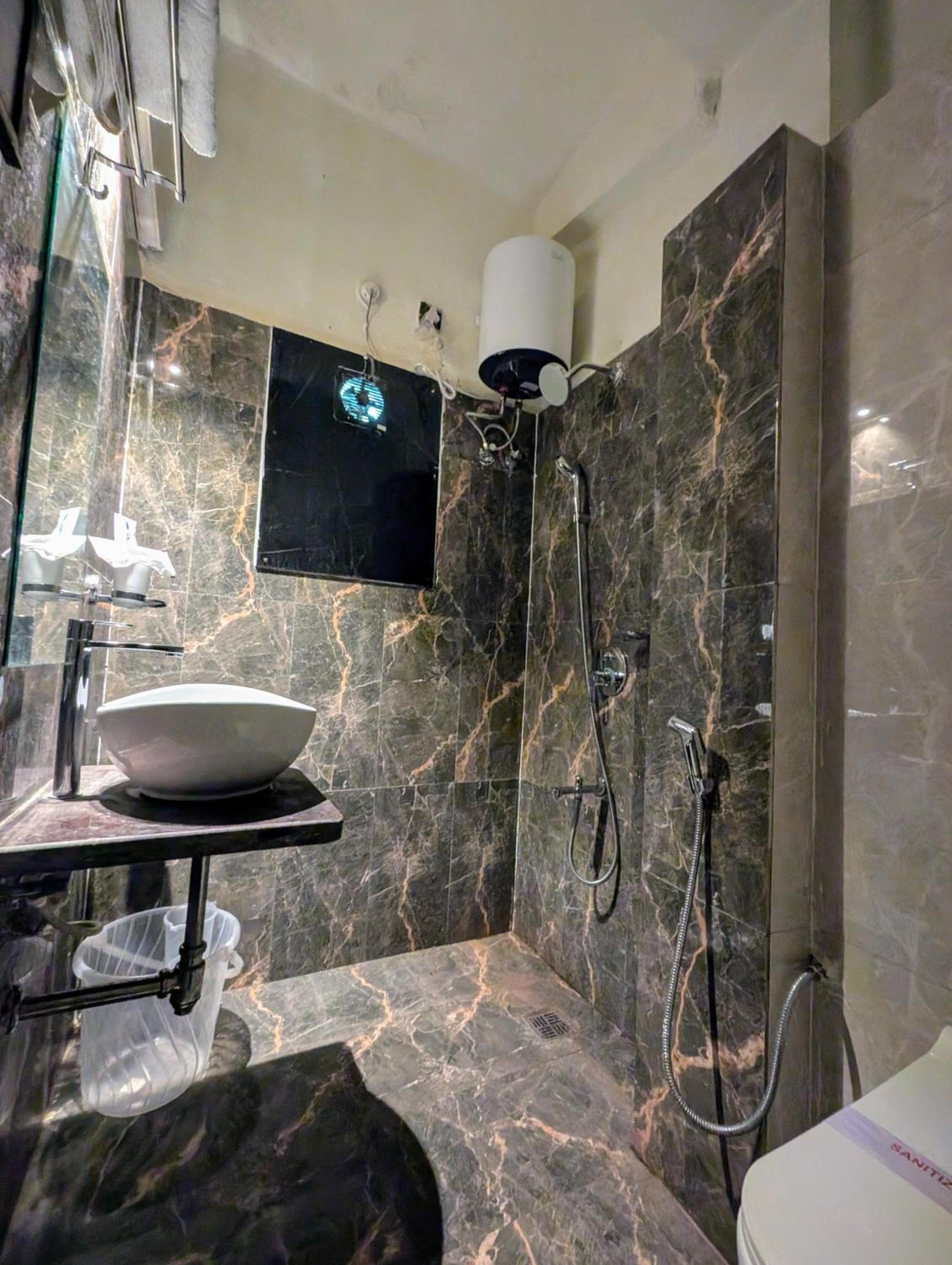 Deluxe Room (2 Adults + 1 Child) photo 3