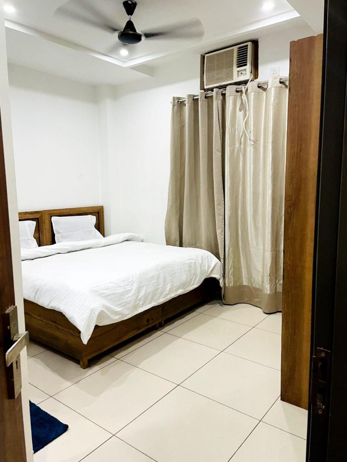 Standard King Room photo 3