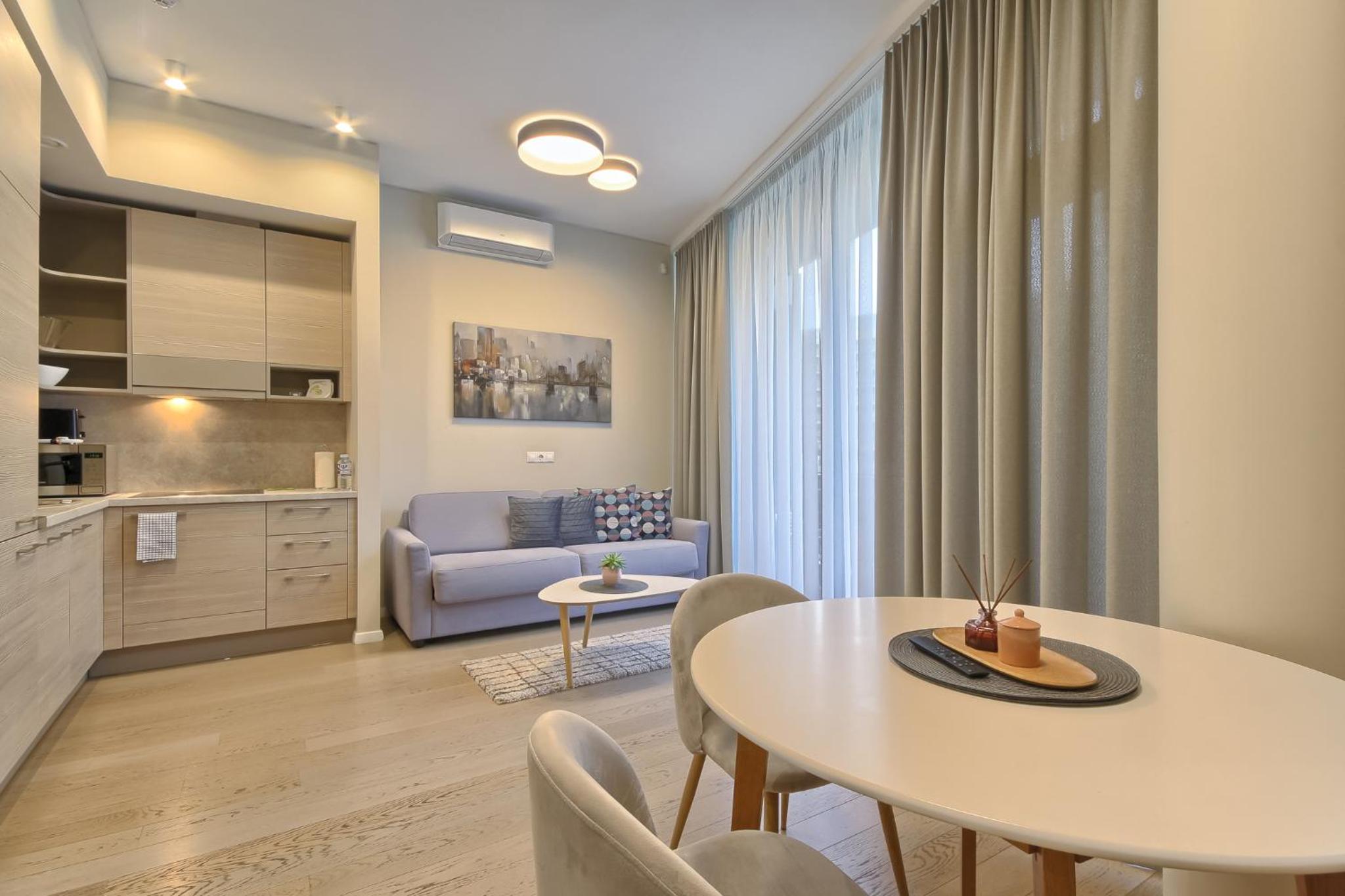 One-Bedroom Apartment photo 1