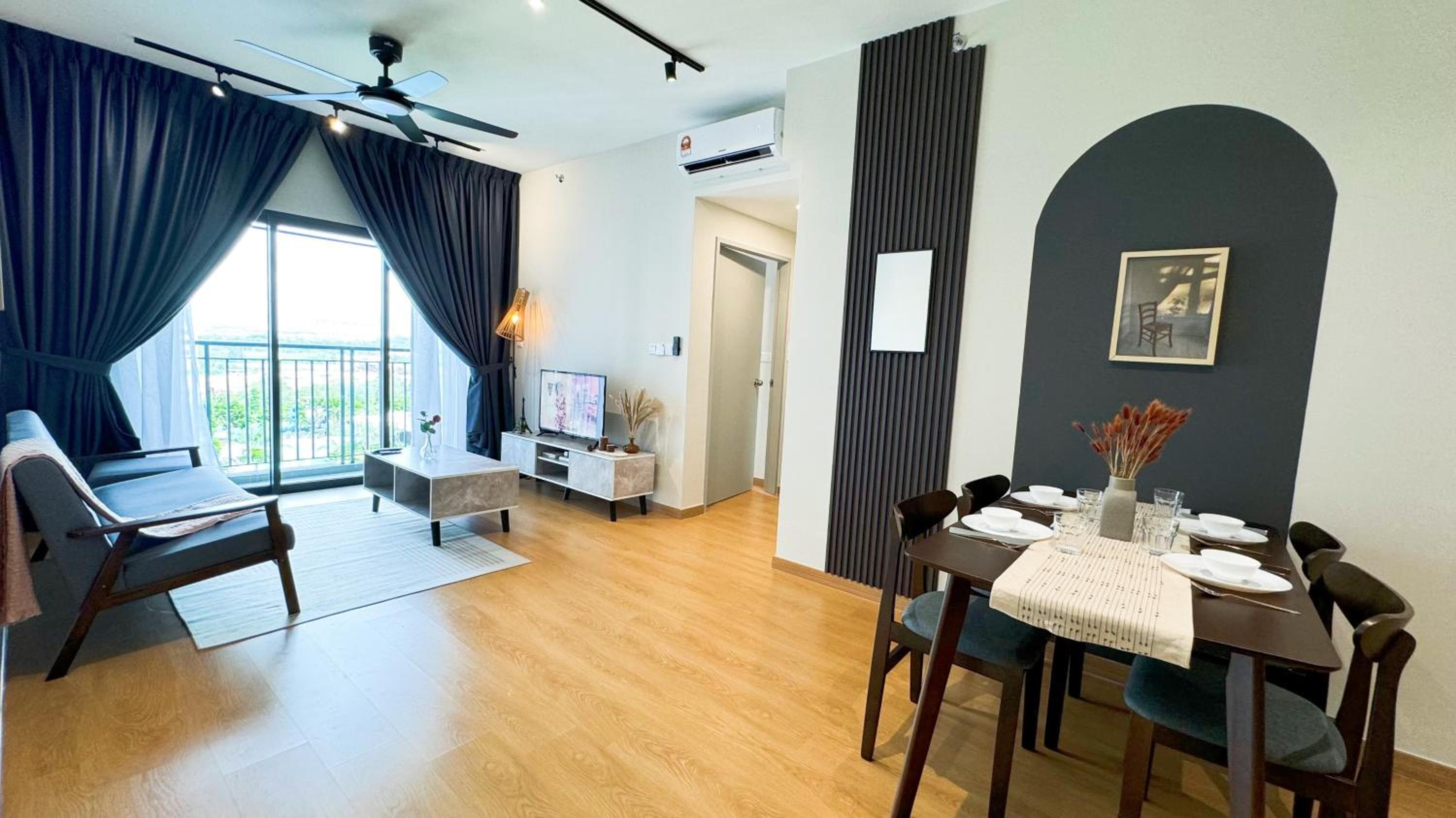 Two-Bedroom Apartment with Pool View photo 3
