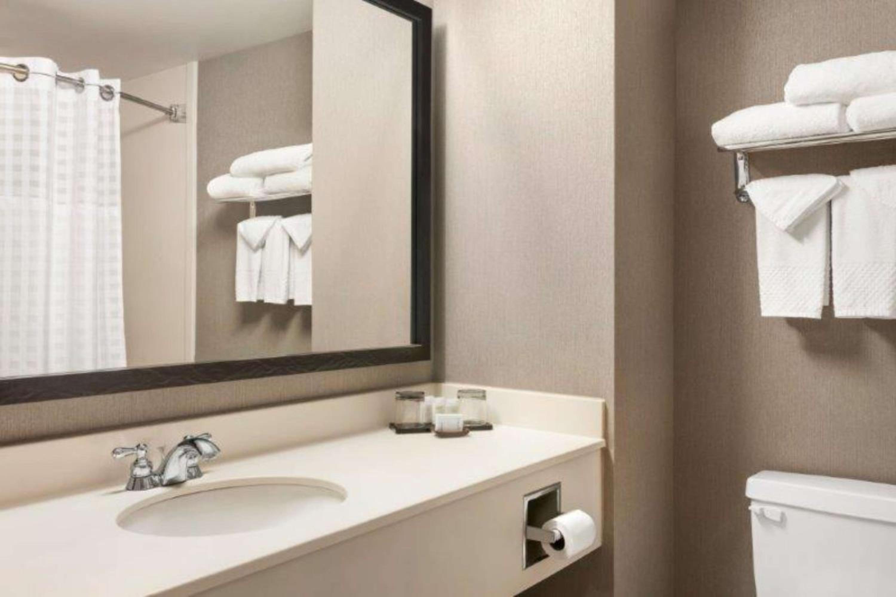 Corner Suite - Photo 4
