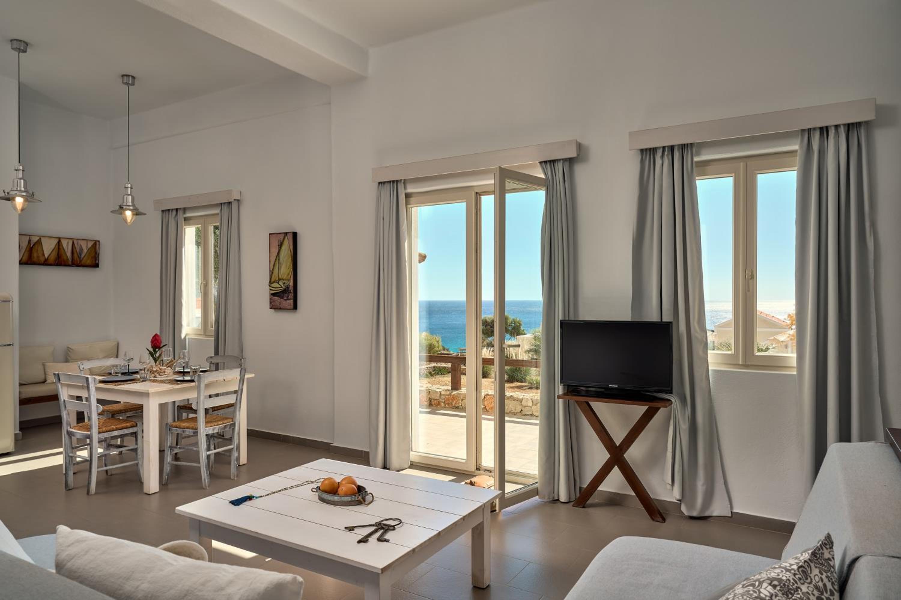 Poolfront Superior Suite with Sea View