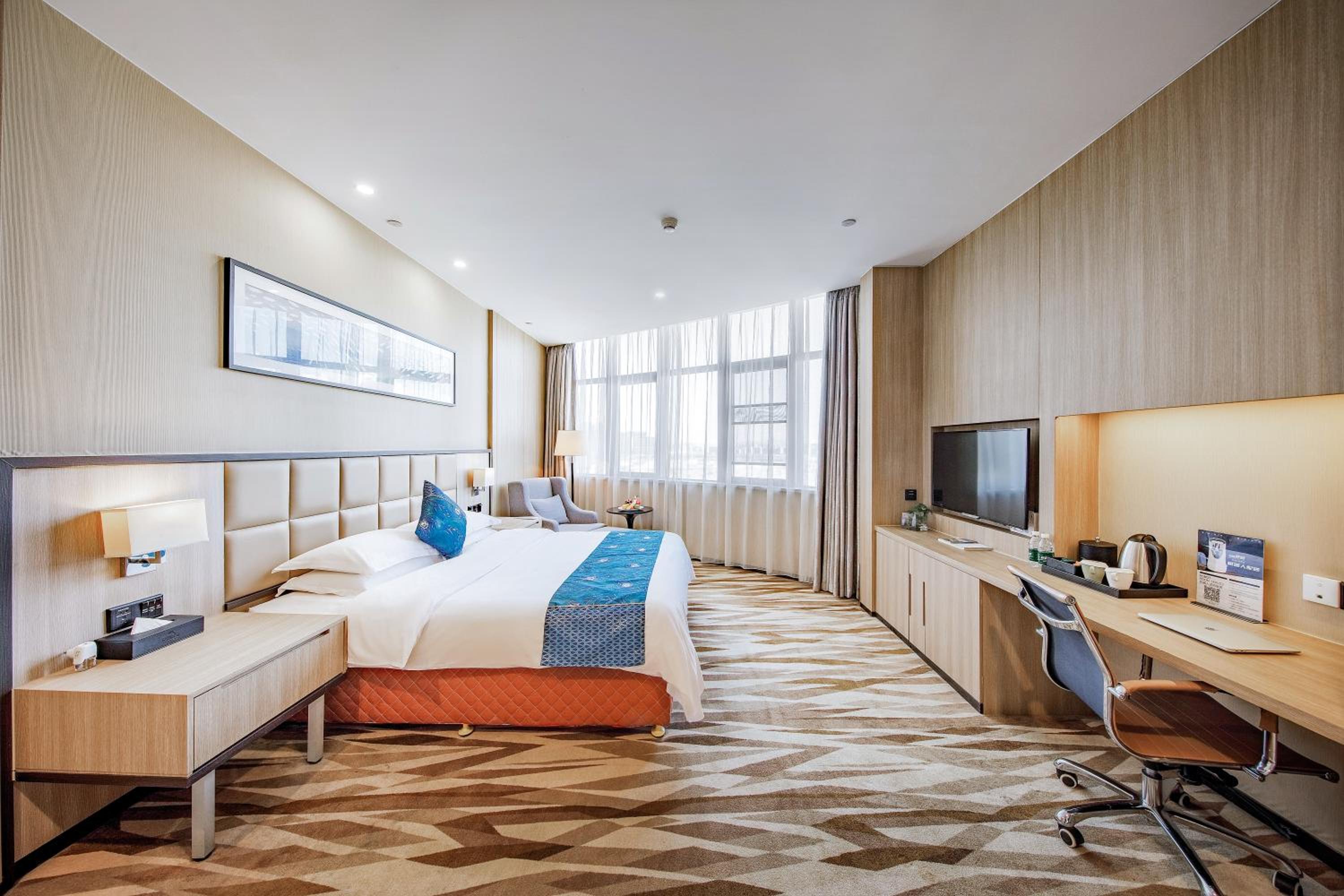 Business Queen Room