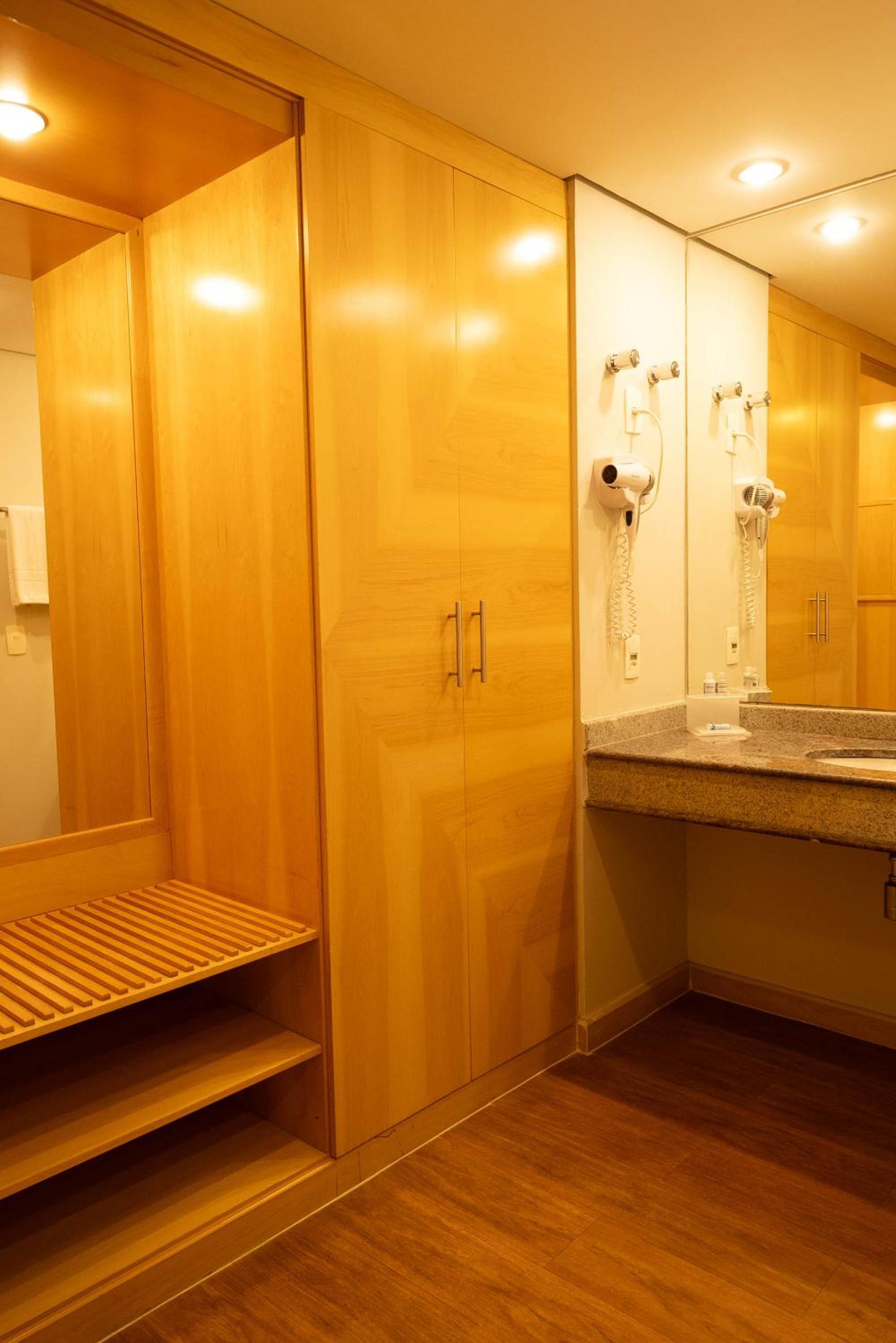 Queen Suite photo 2