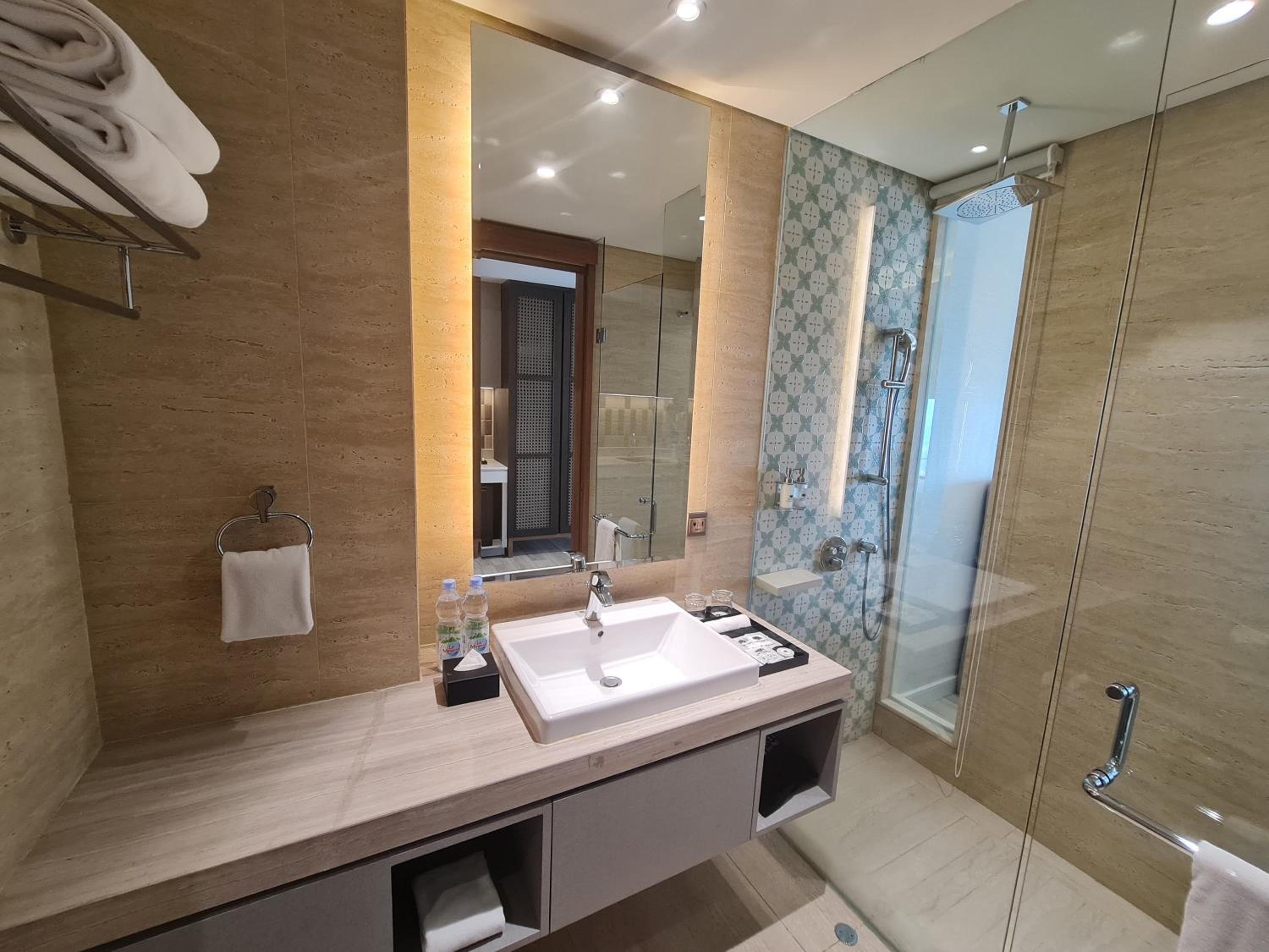 Superior King Room - Photo 8