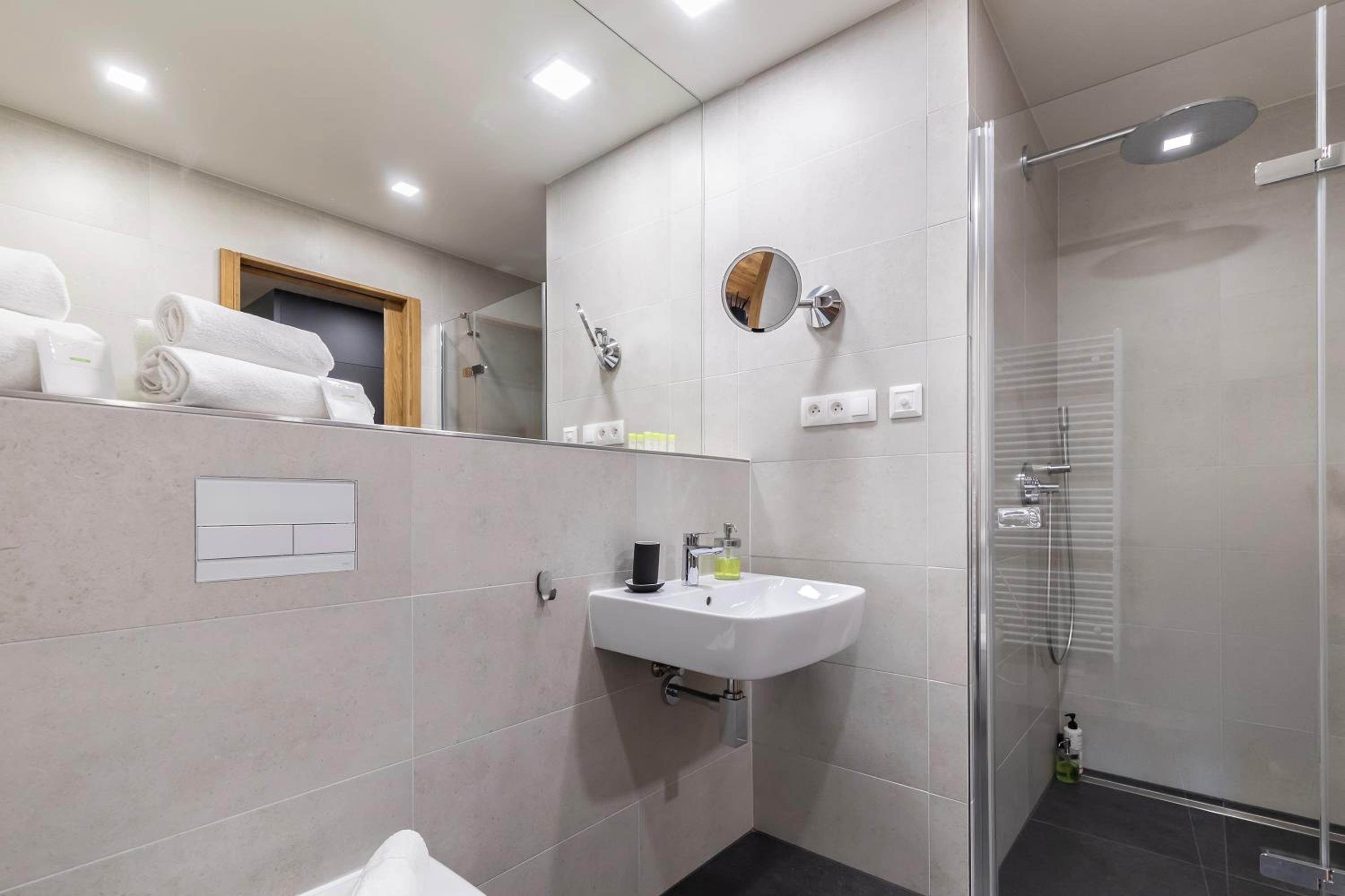 Junior Suite with Mountain View - Photo 6