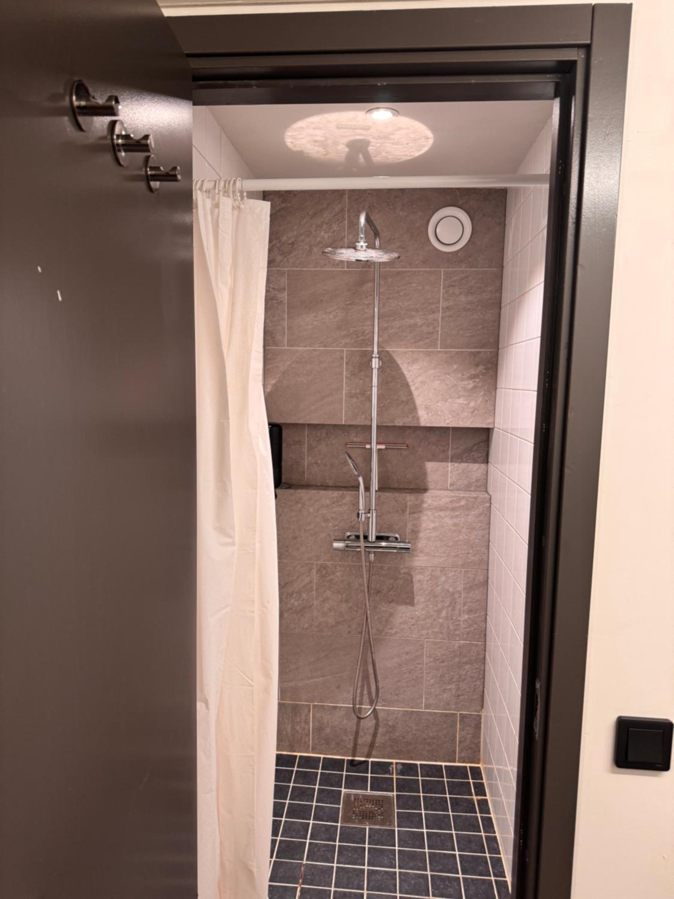 Studio Apartment - Photo 2