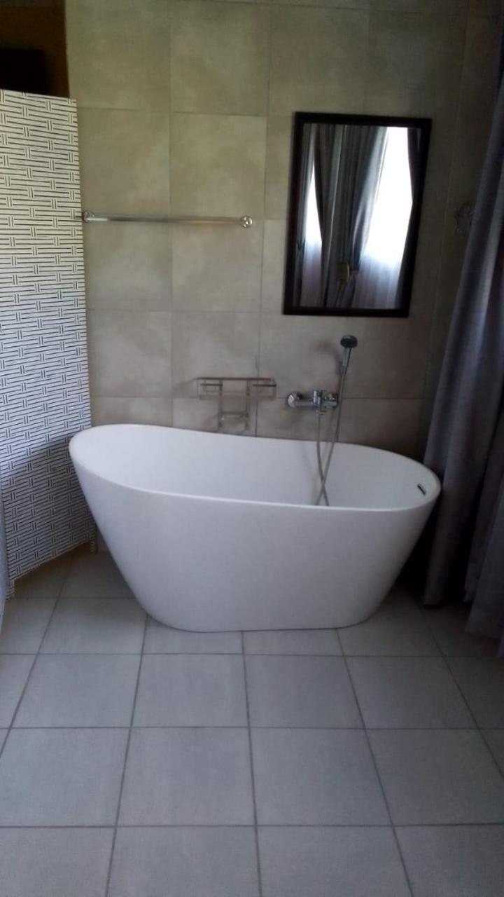 Executive Suite - Photo 6