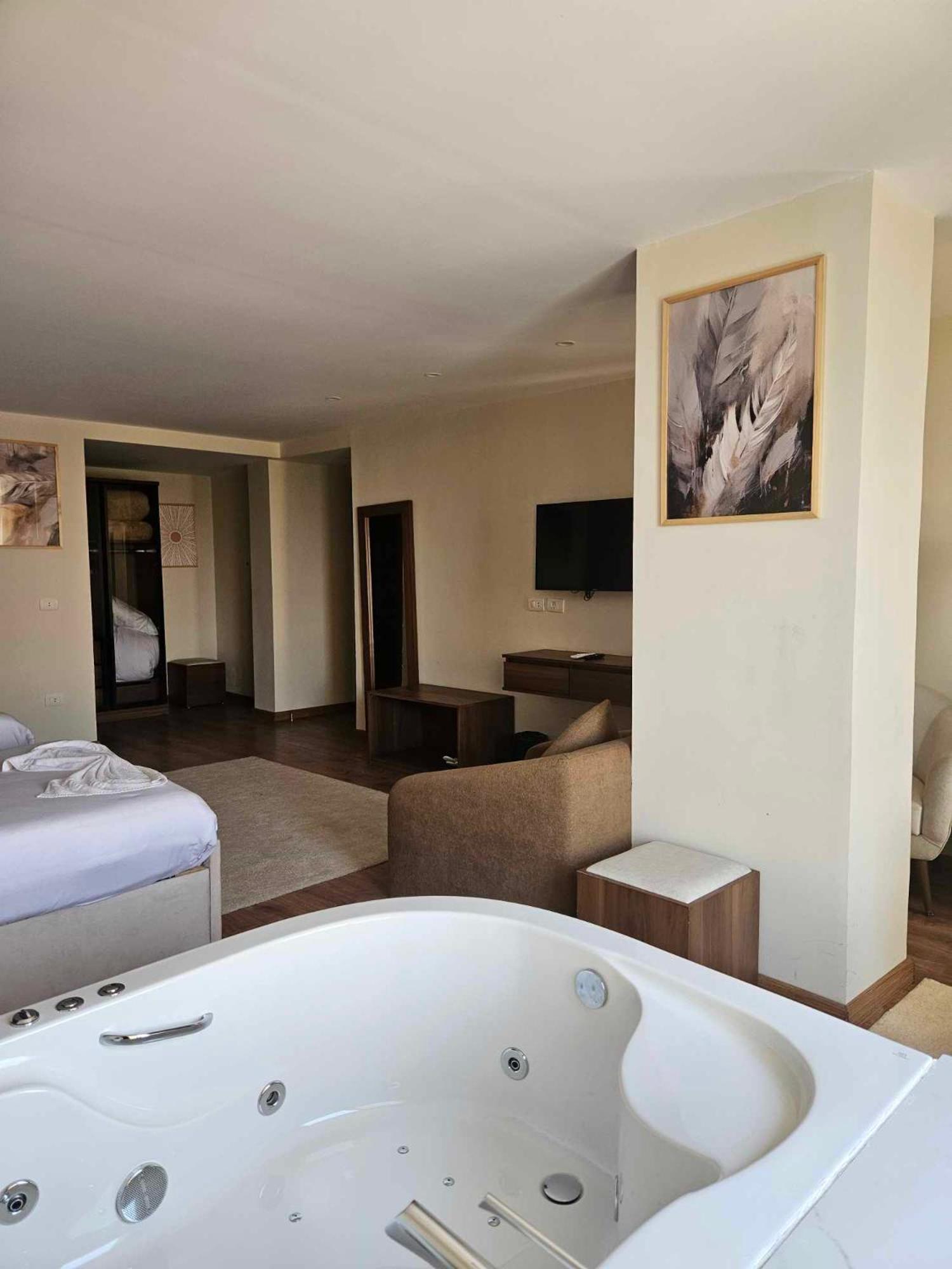 Premium Room with Partial Pyramids View And Jacuzzi