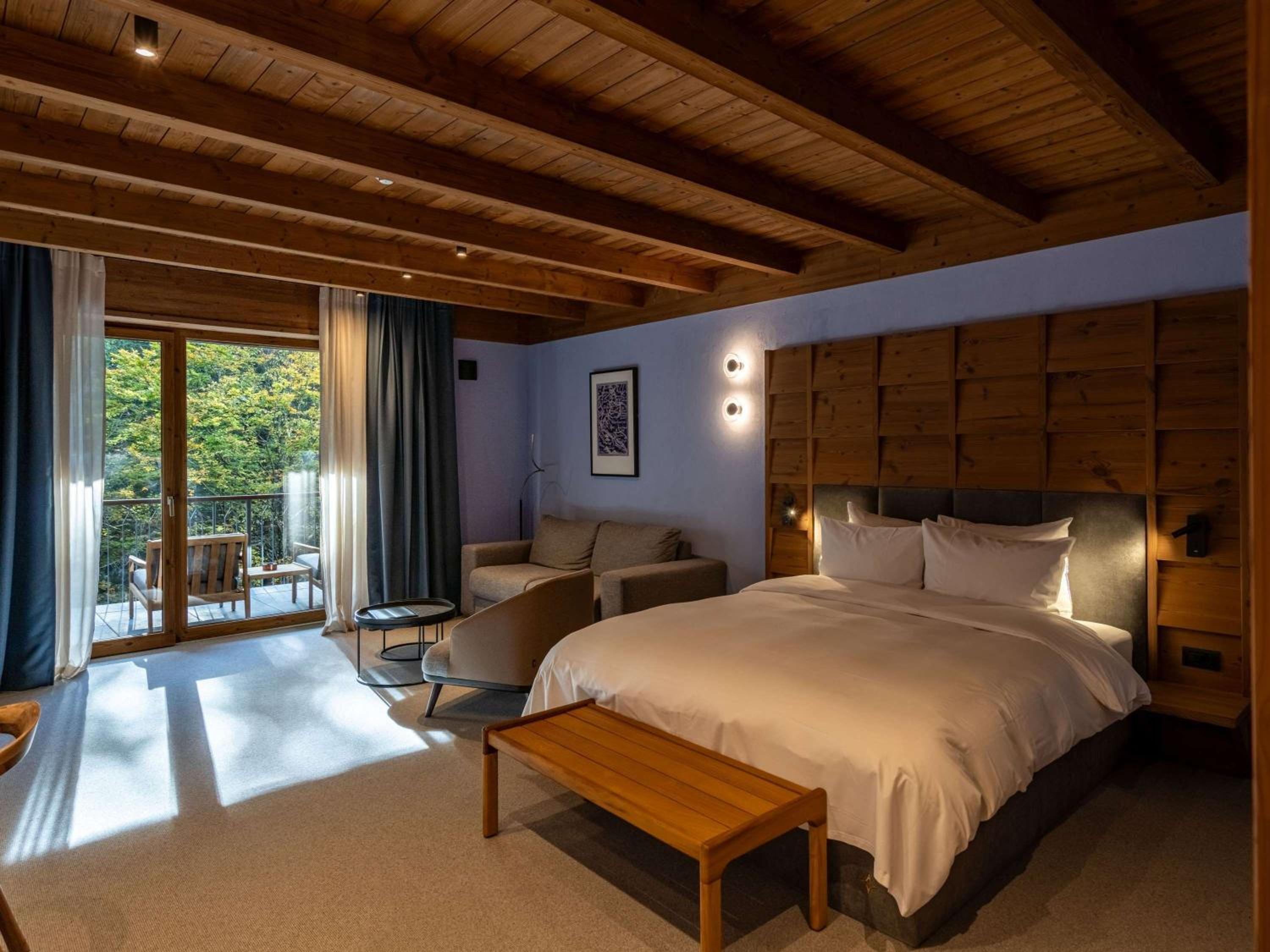 Swiss Select Room with One King Bed